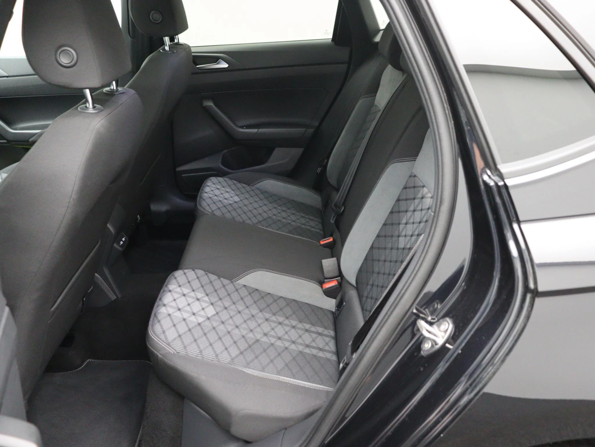 Volkswagen-Polo-image-11