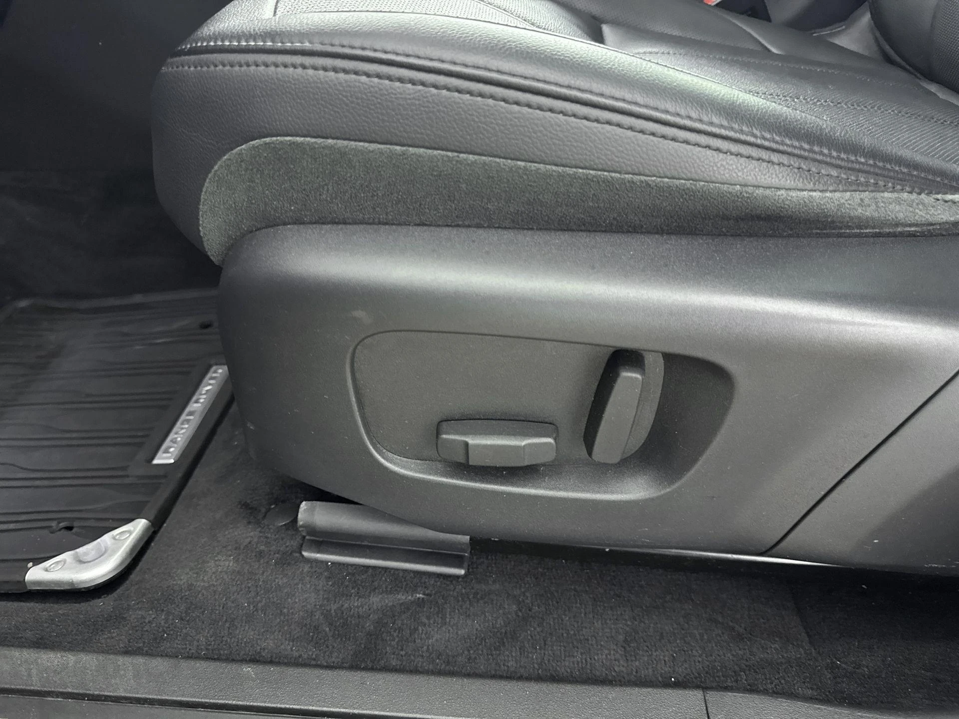 Land Rover-Range Rover Evoque-image-18