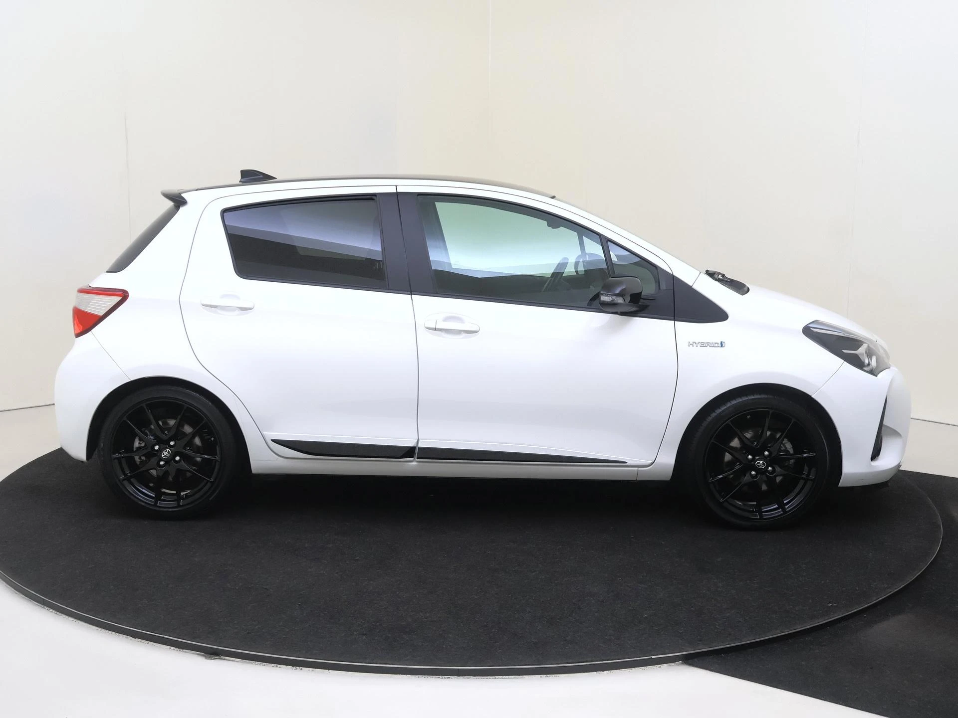 Toyota-Yaris-image-8
