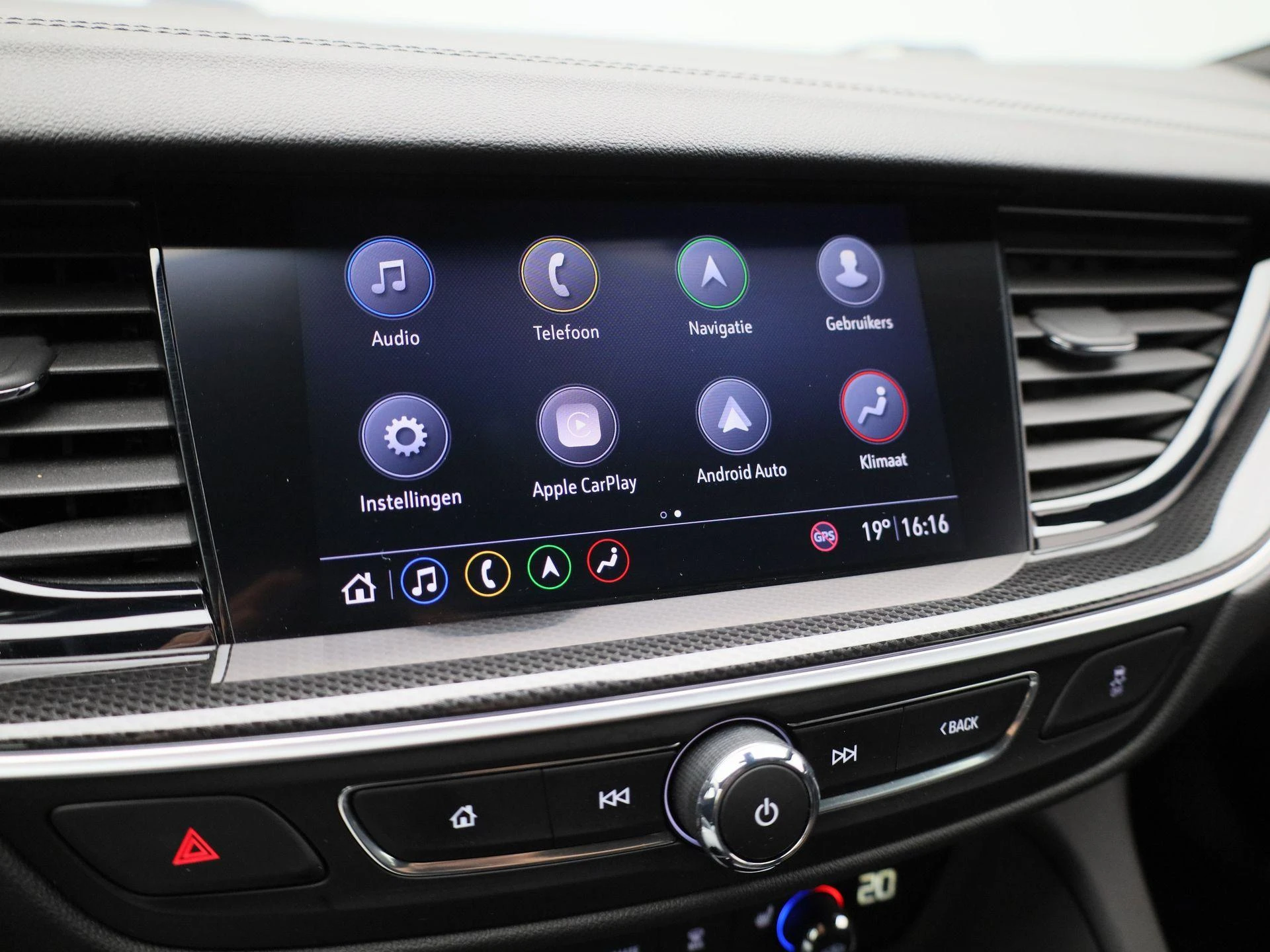 Opel-Insignia-image-25