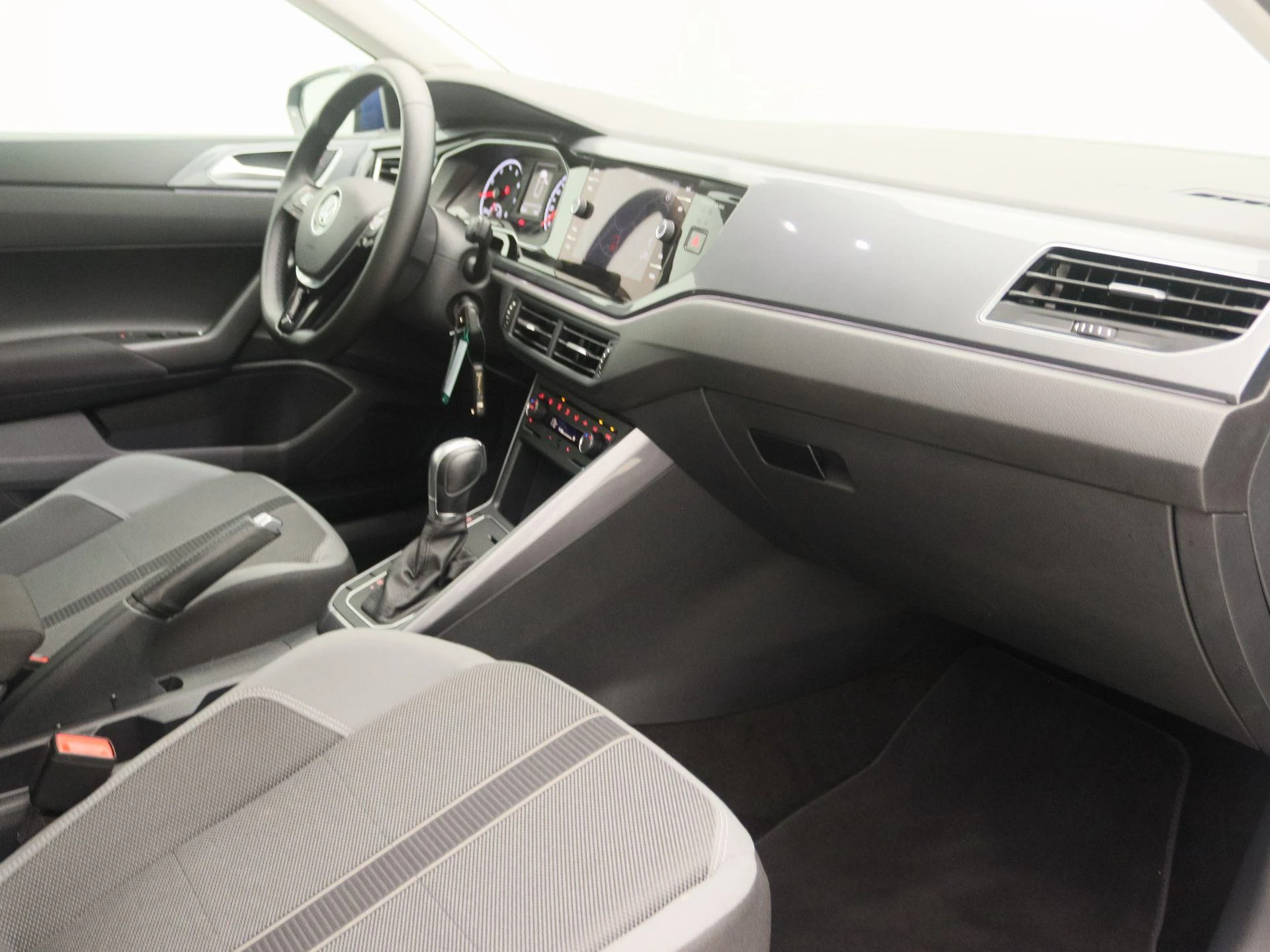 Volkswagen-Polo-image-22