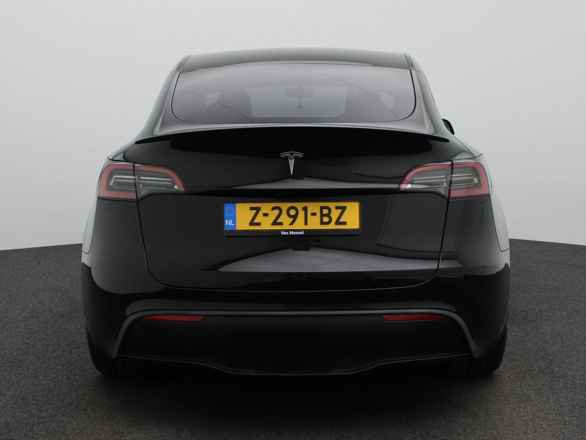 Tesla-Model Y-image-4