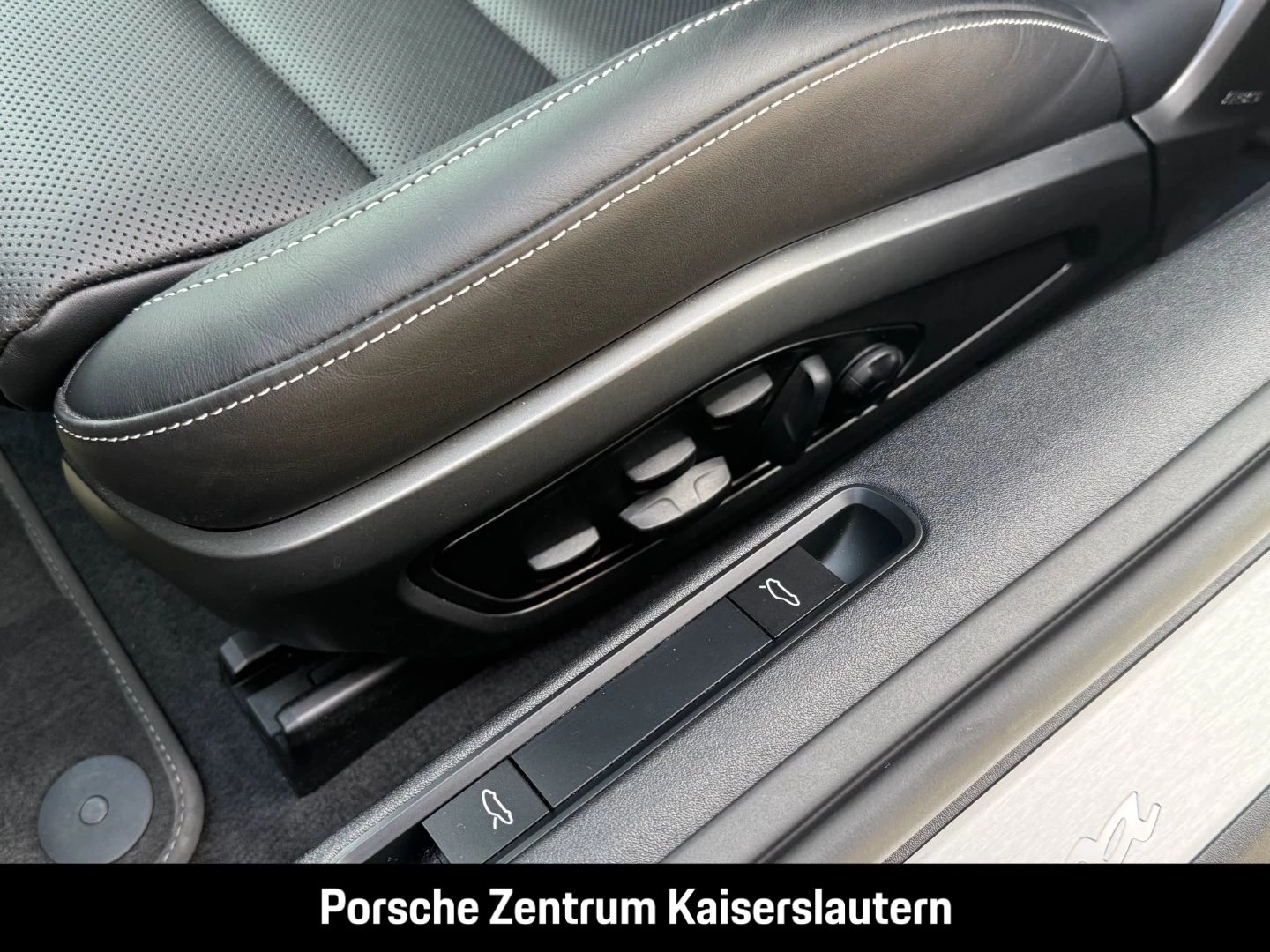 Porsche 911 992 Carrera Sportabgasanlage BOSE 21-Zoll carrera s