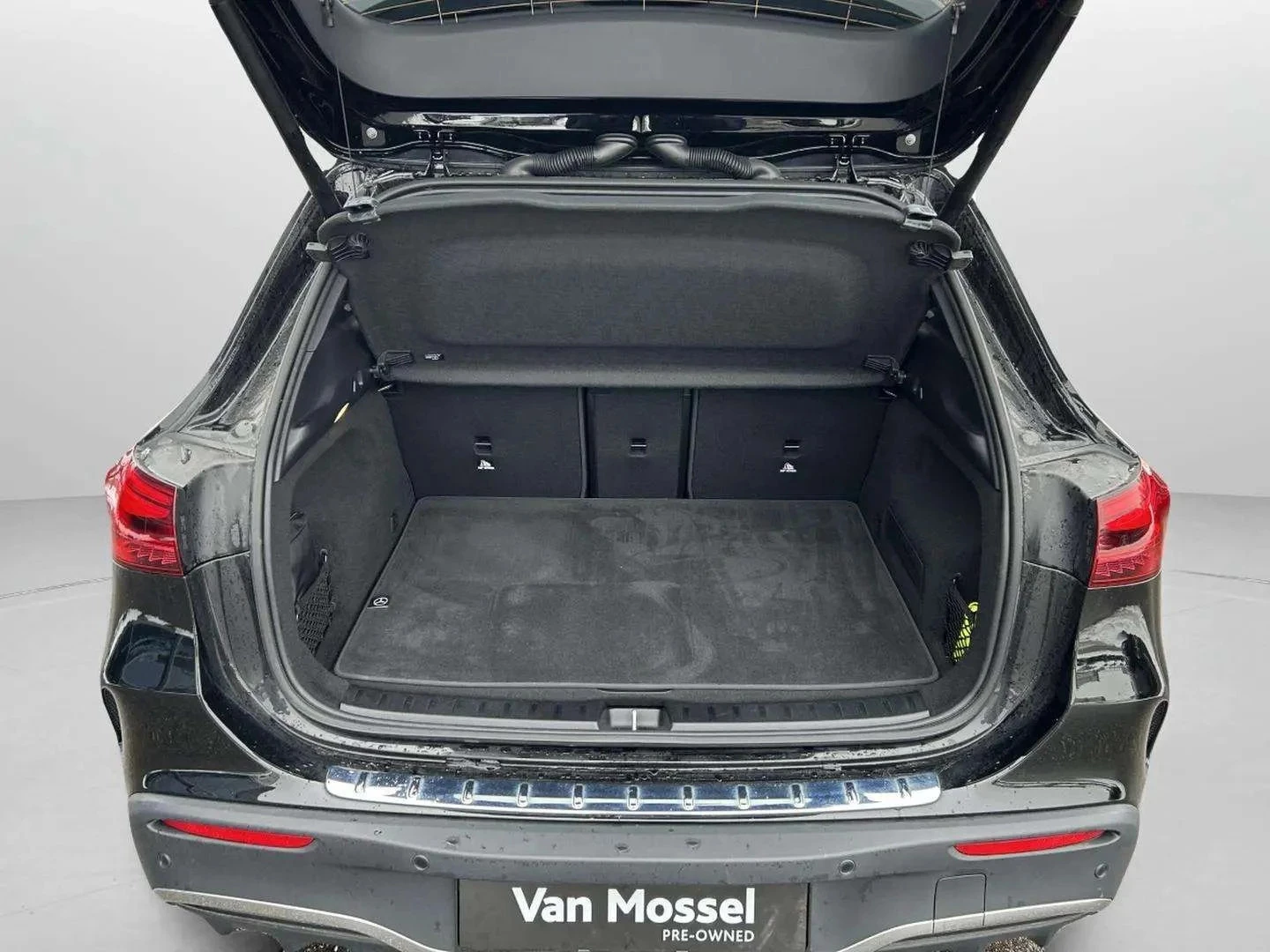 Mercedes-Benz-EQA-image-22