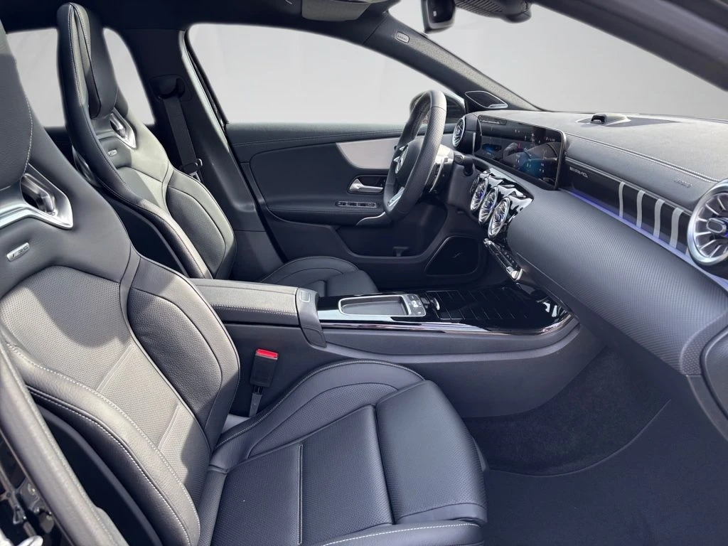 Mercedes-AMG-A-Klasse 45-image-14