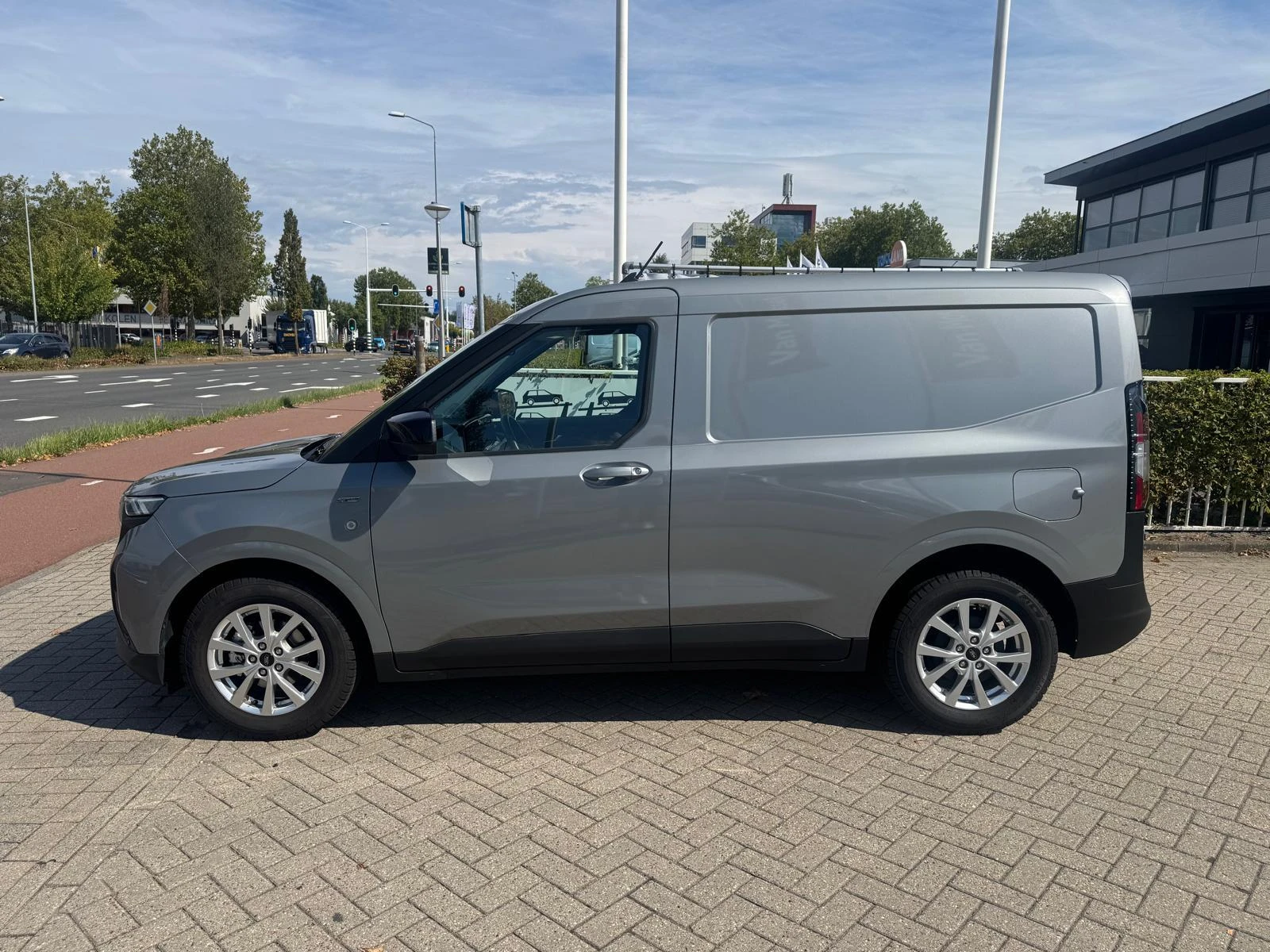 Ford-Transit Courier-image-1