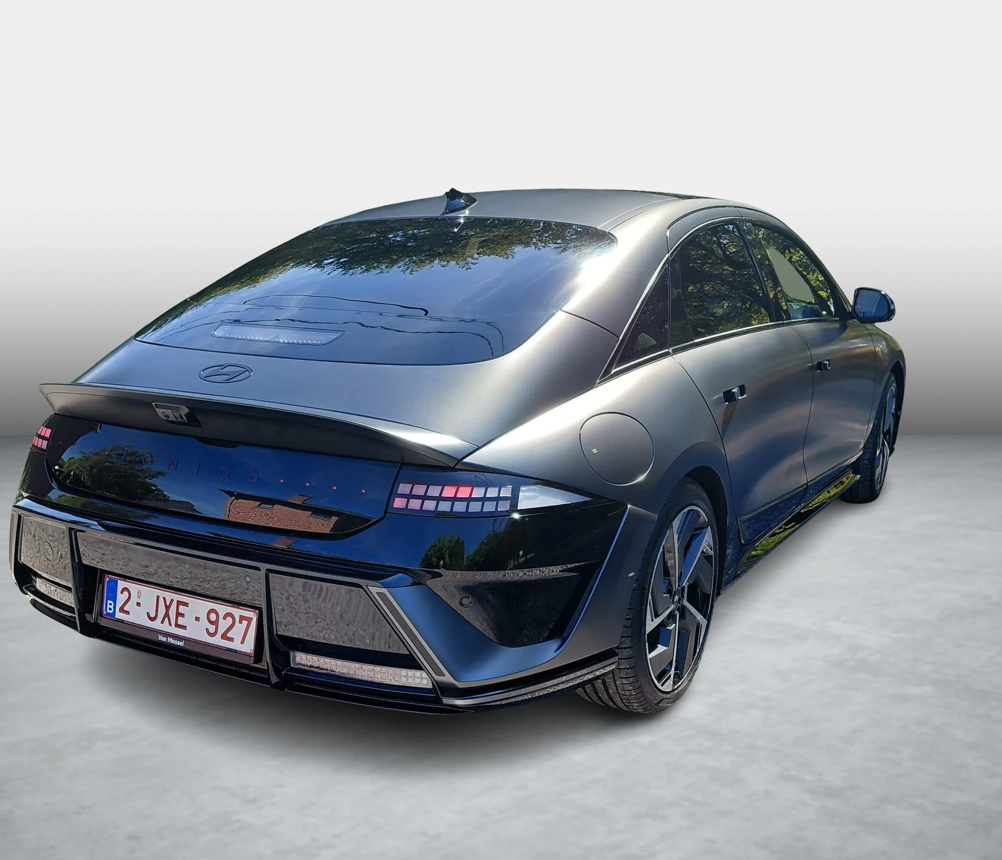 Hyundai-IONIQ 6-image-1