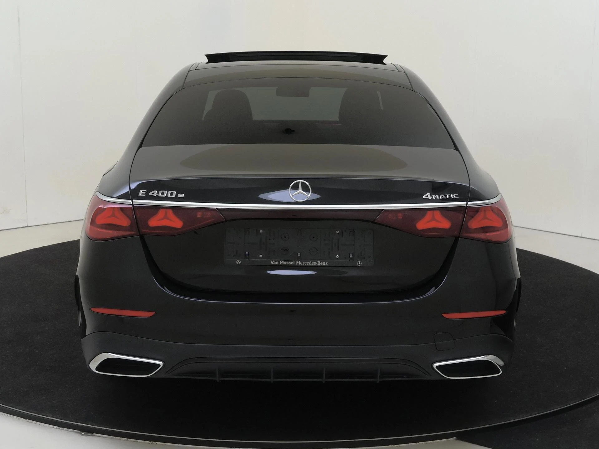 Mercedes-Benz-E-Klasse-image-6