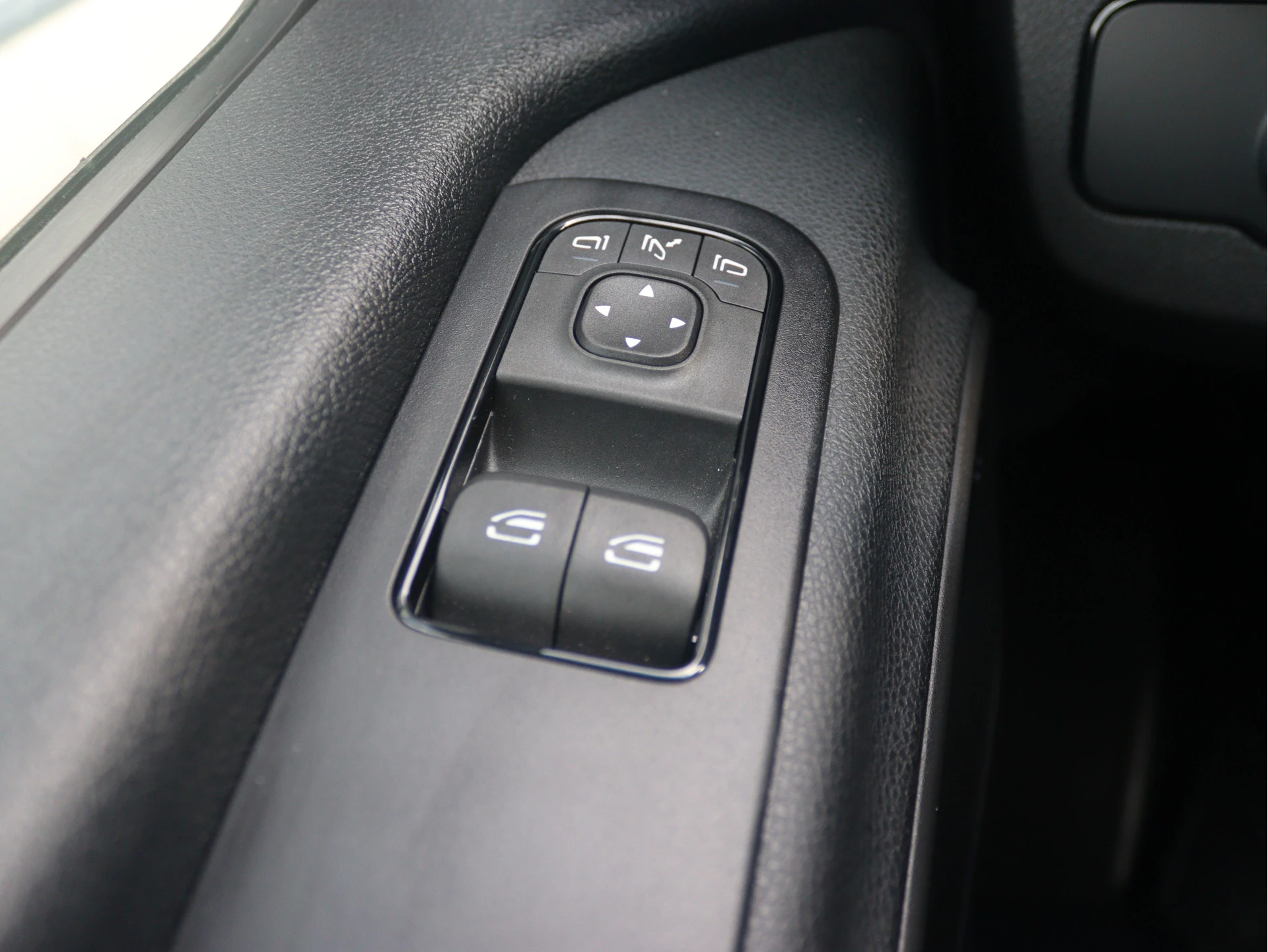 Mercedes-Benz-Sprinter-image-6