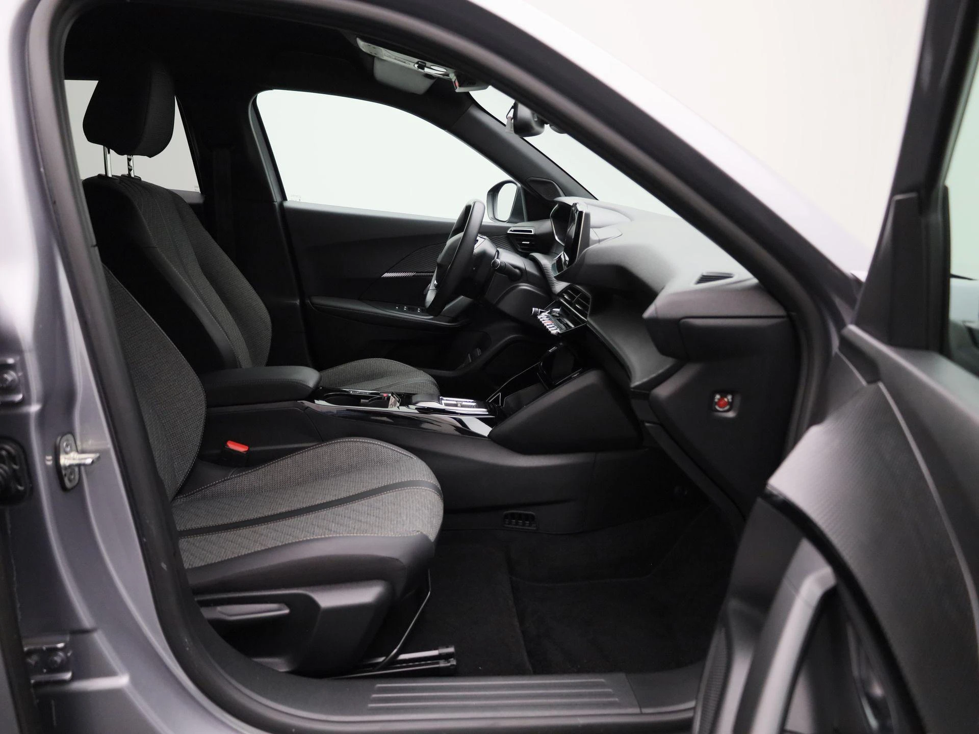 Peugeot-e-2008-image-34