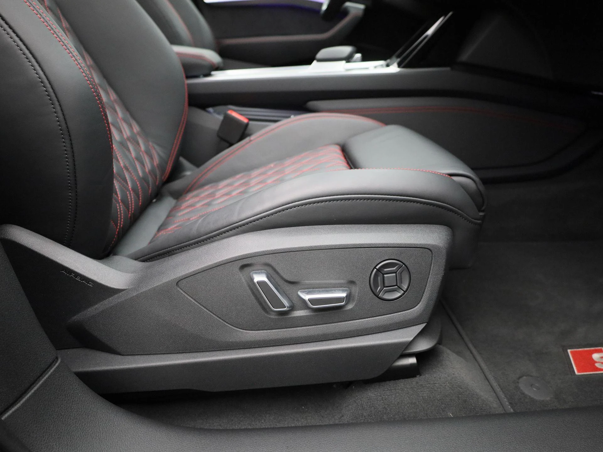 Audi-Q8 Sportback e-tron-image-47