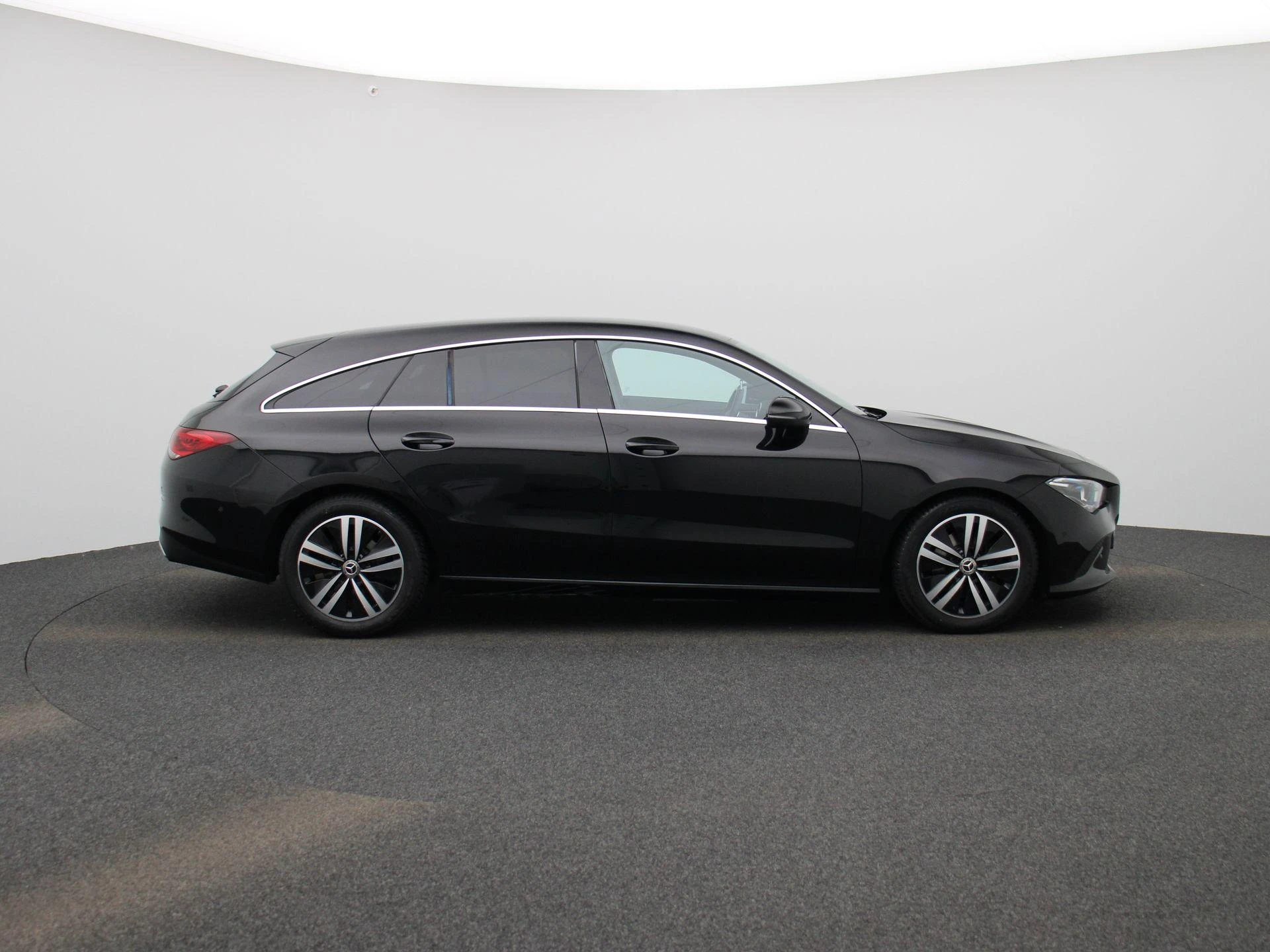 Mercedes-Benz-CLA-image-5