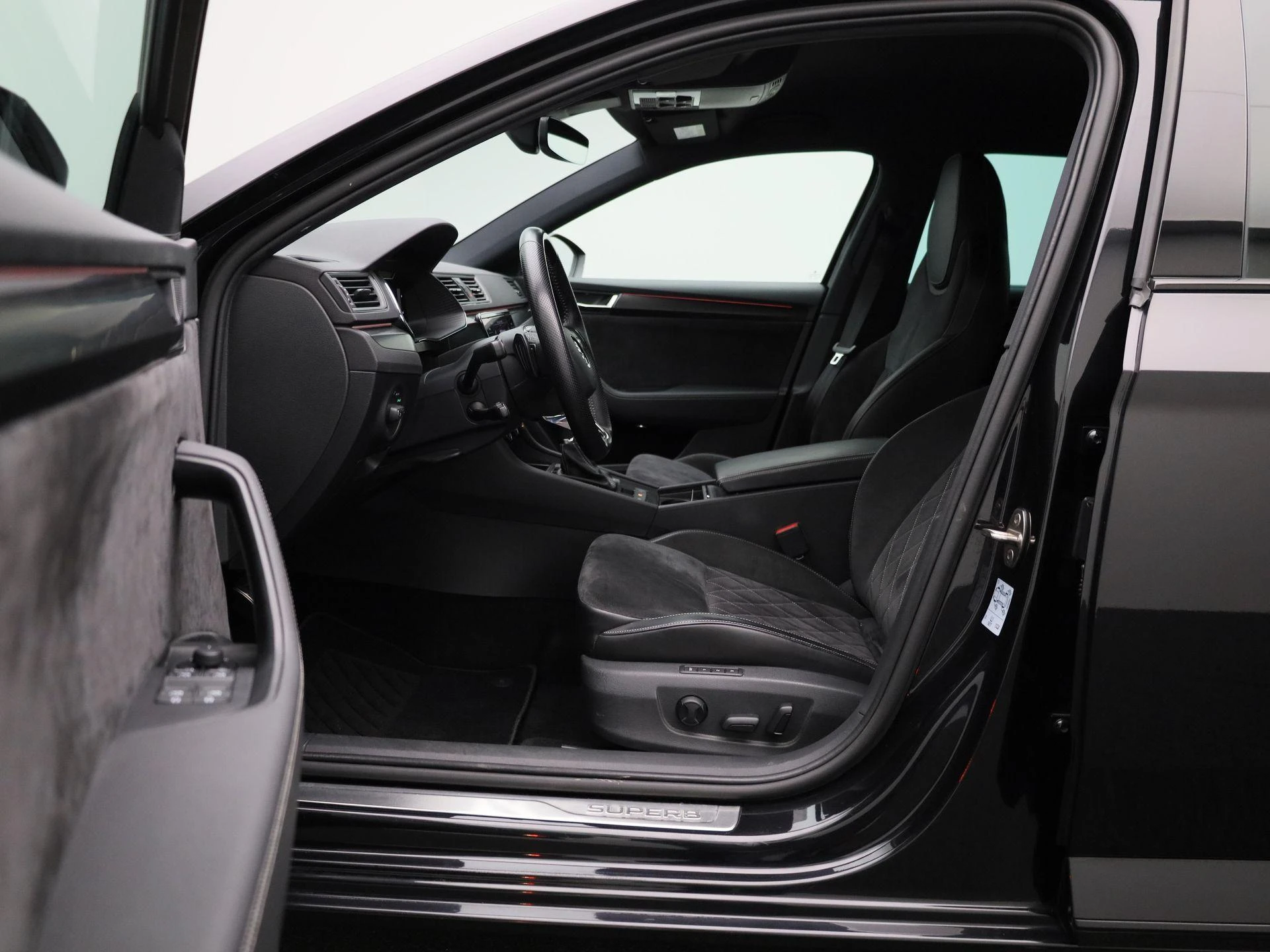 Škoda Superb Combi 1.4 TSI iV Sportline Business