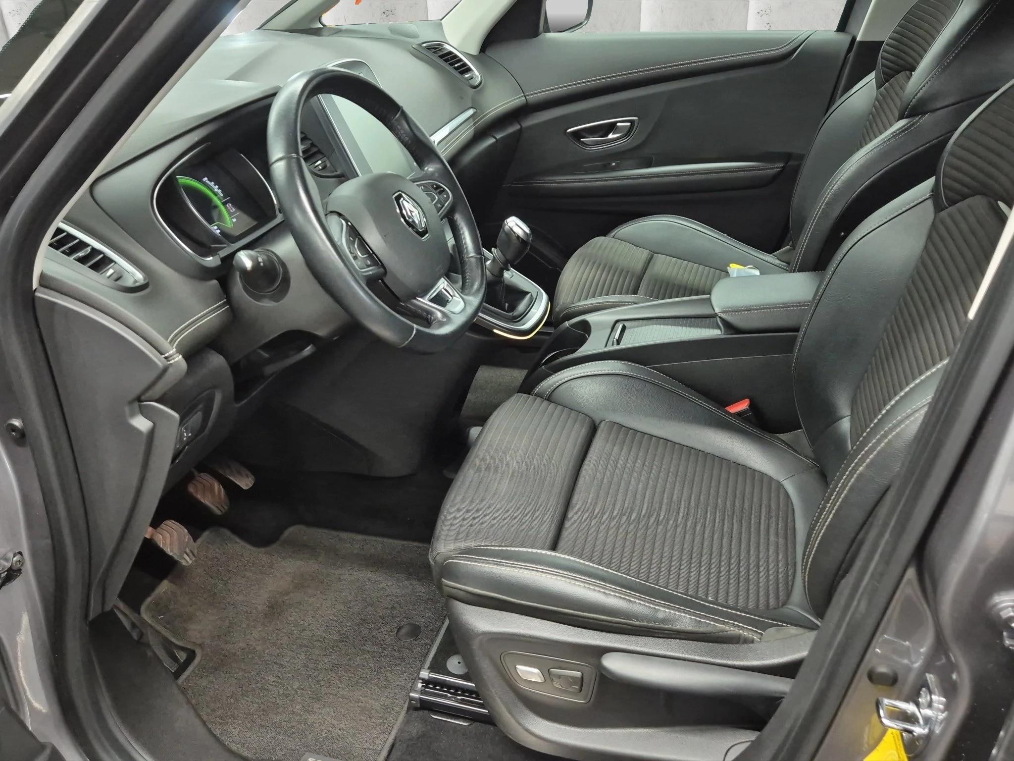 Renault-Grand Scénic-image-9
