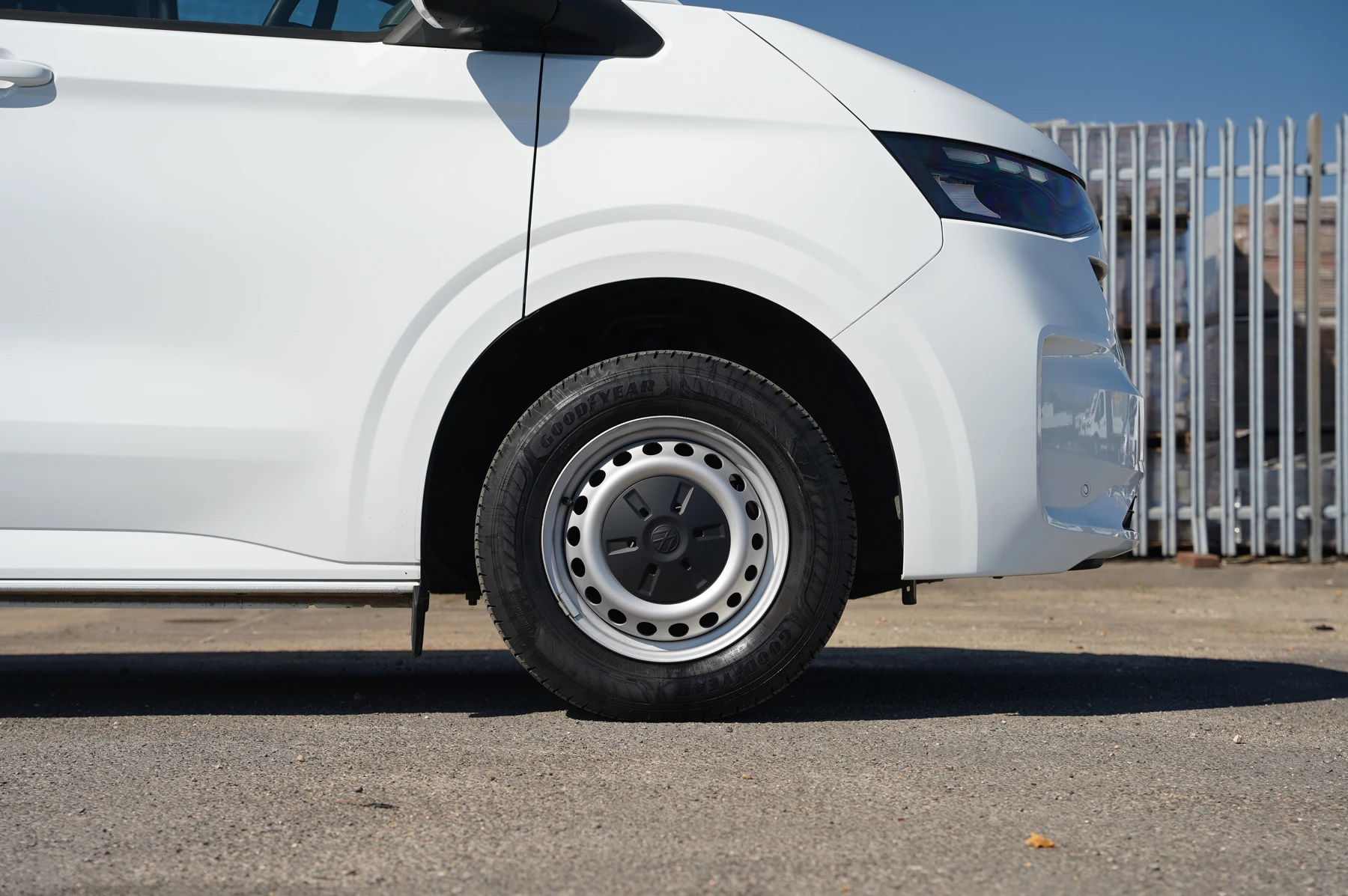 Volkswagen-Transporter-image-32