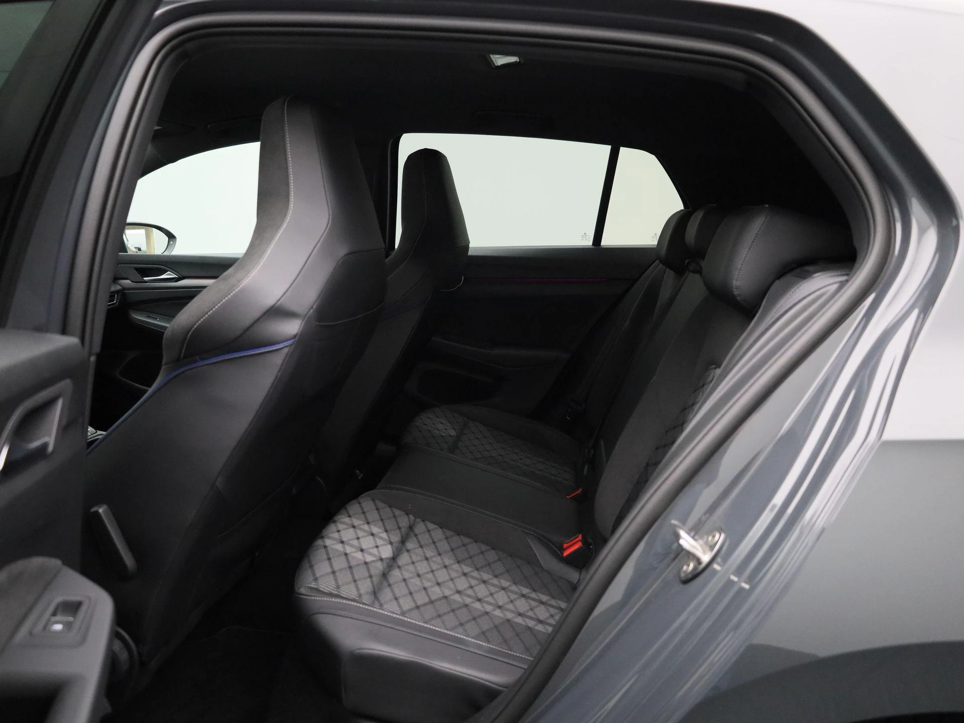 Volkswagen-Golf-image-9
