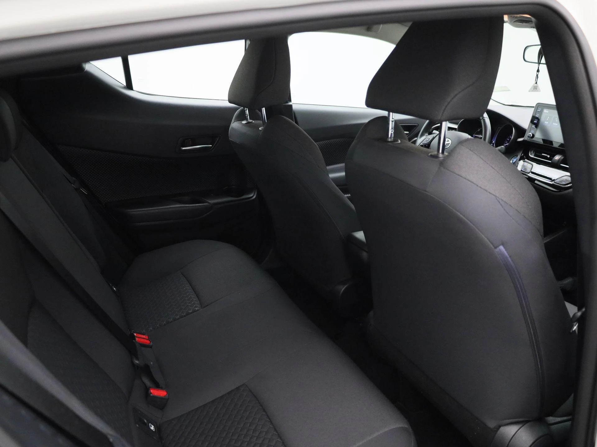 Toyota-C-HR-image-28