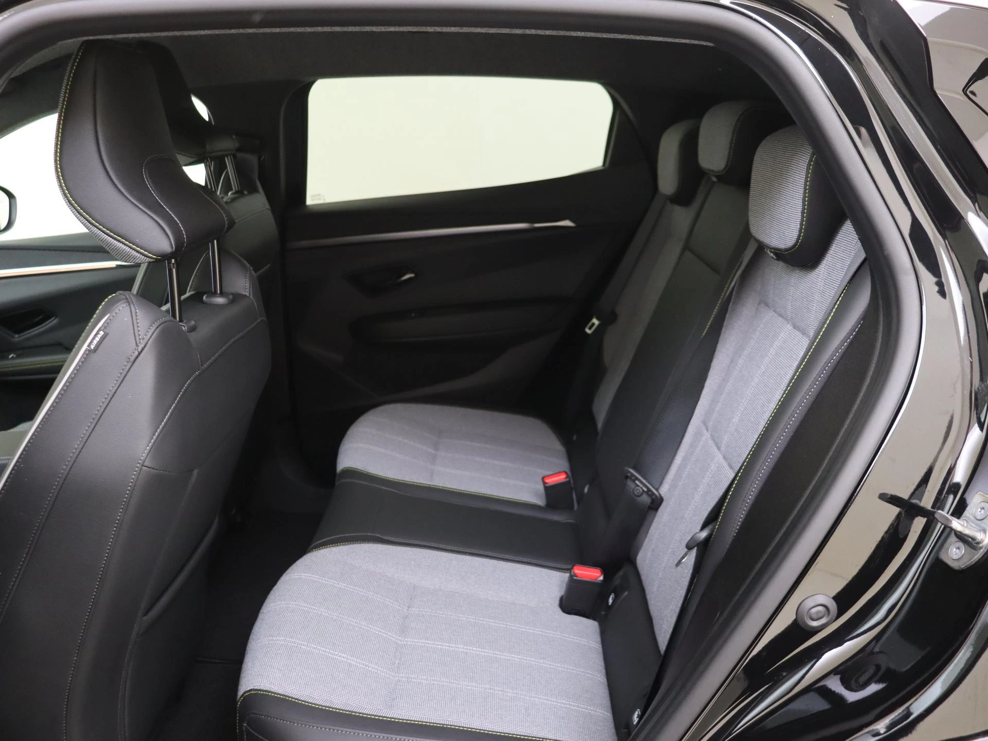 Renault-Megane E-Tech-image-14