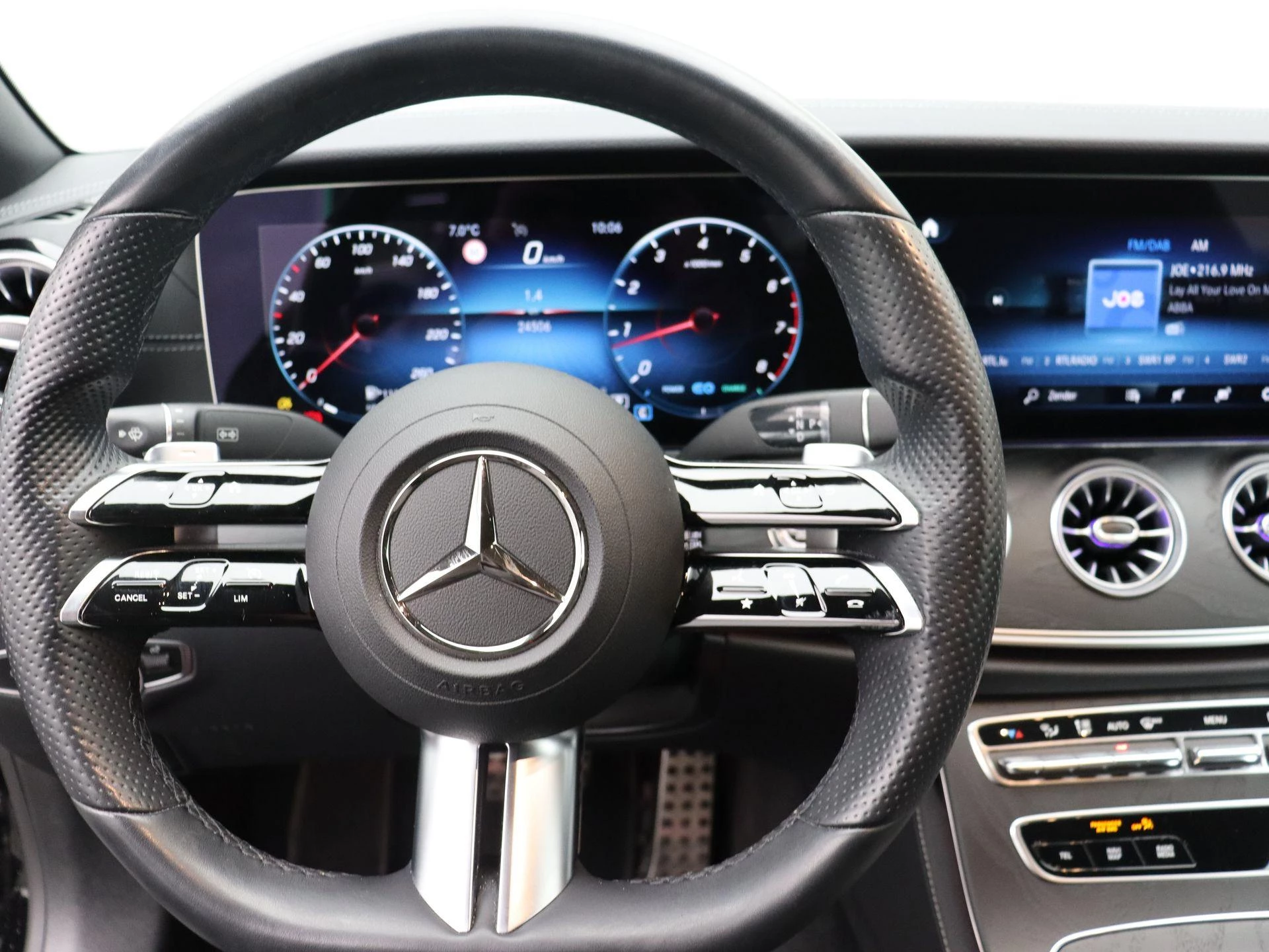 Mercedes-Benz E-Klasse 300 AMG Line Cabrio + AIR BODY CONTROL + LED + CAMERA +