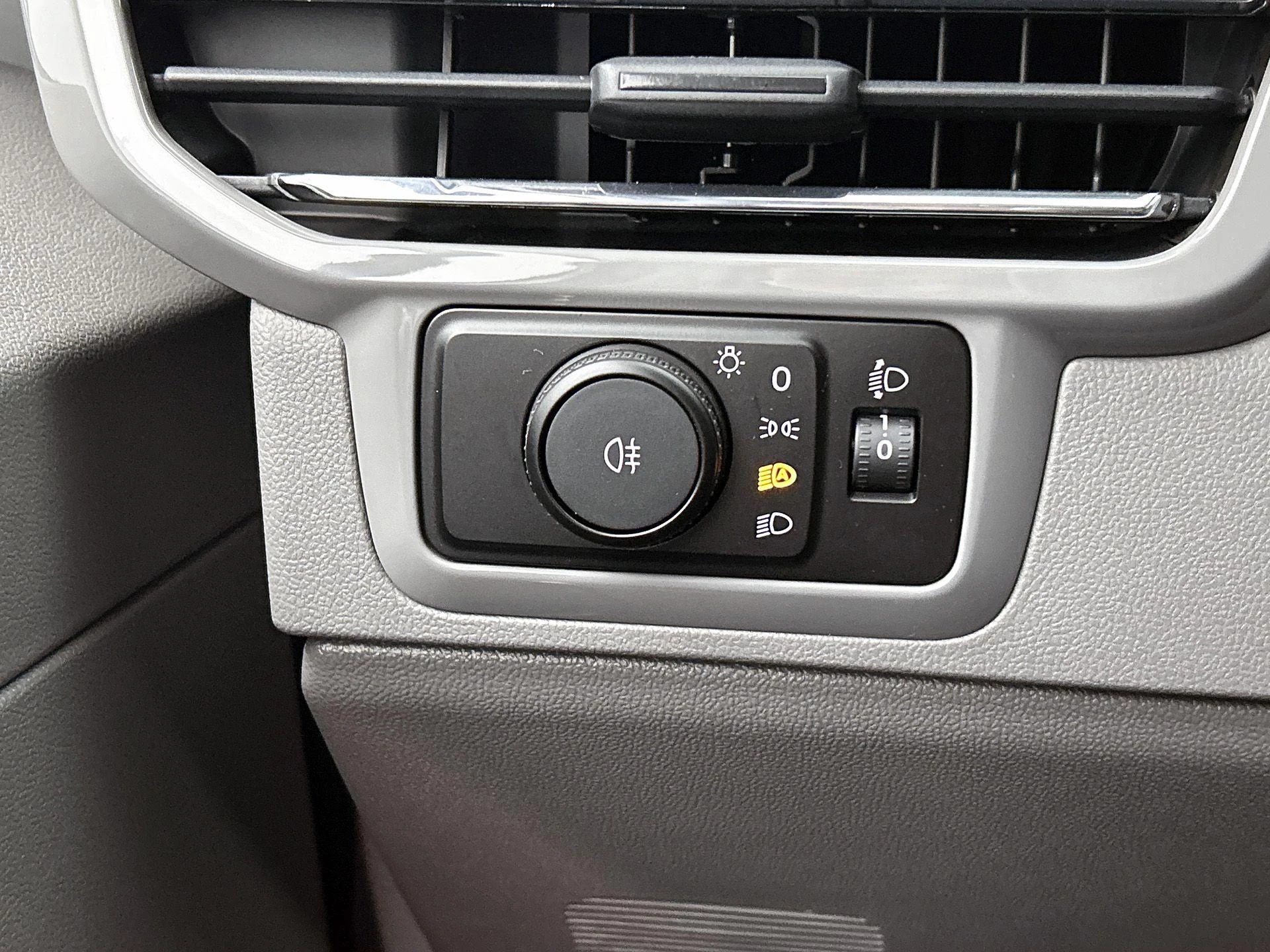 Volkswagen-e-Transporter-image-22