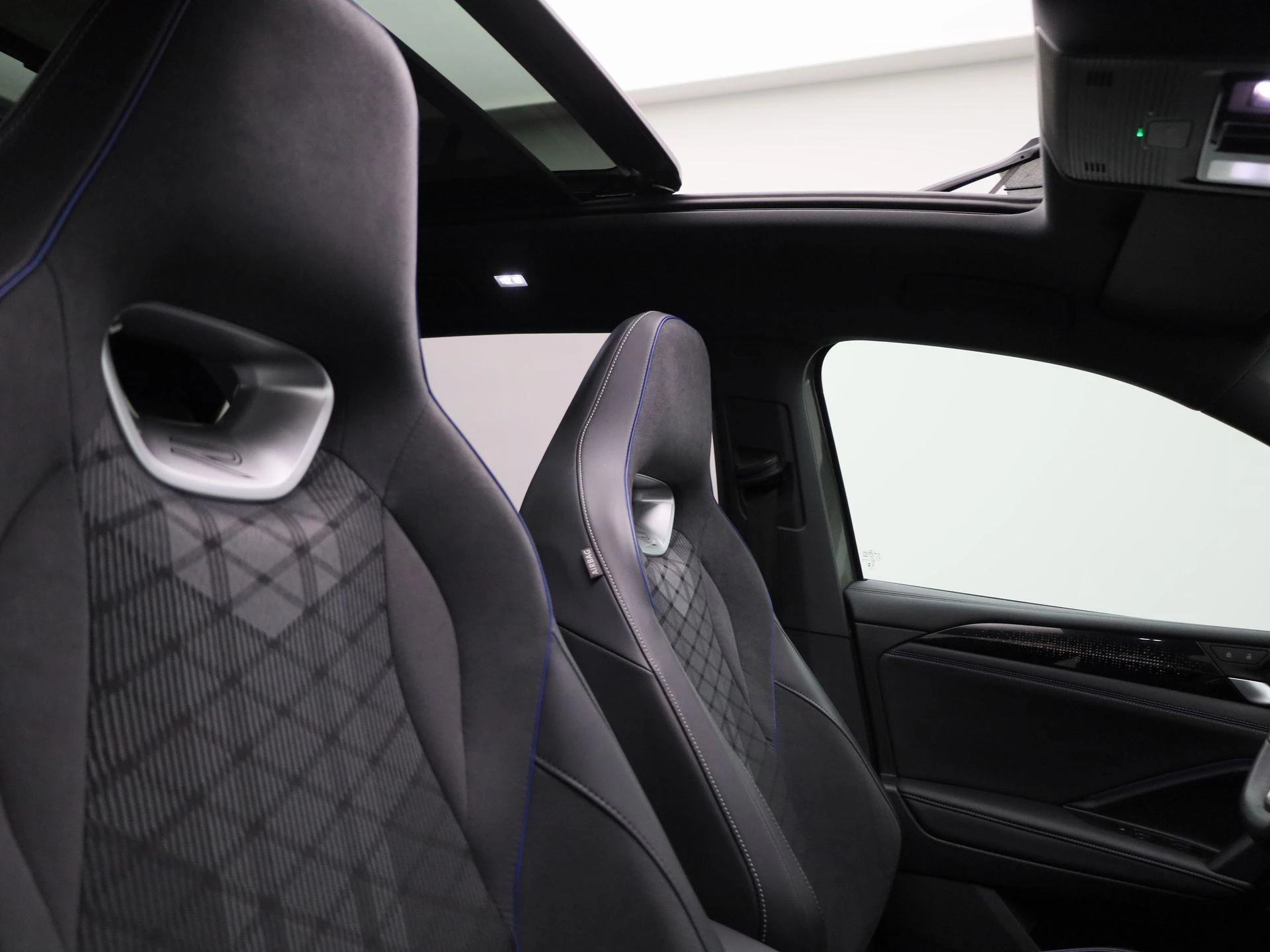 Volkswagen-Tiguan-image-35