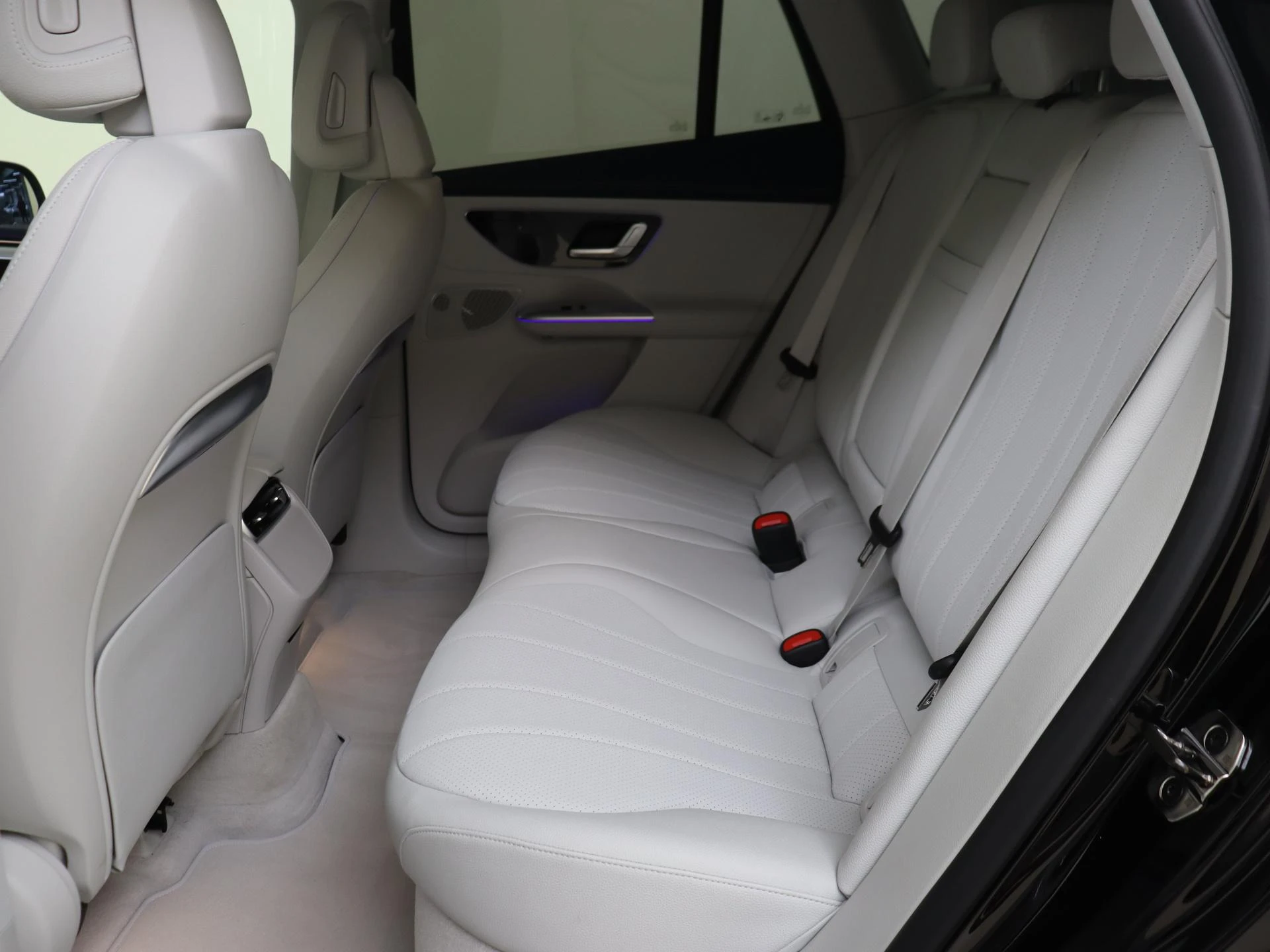 Mercedes-Benz-EQE-image-15