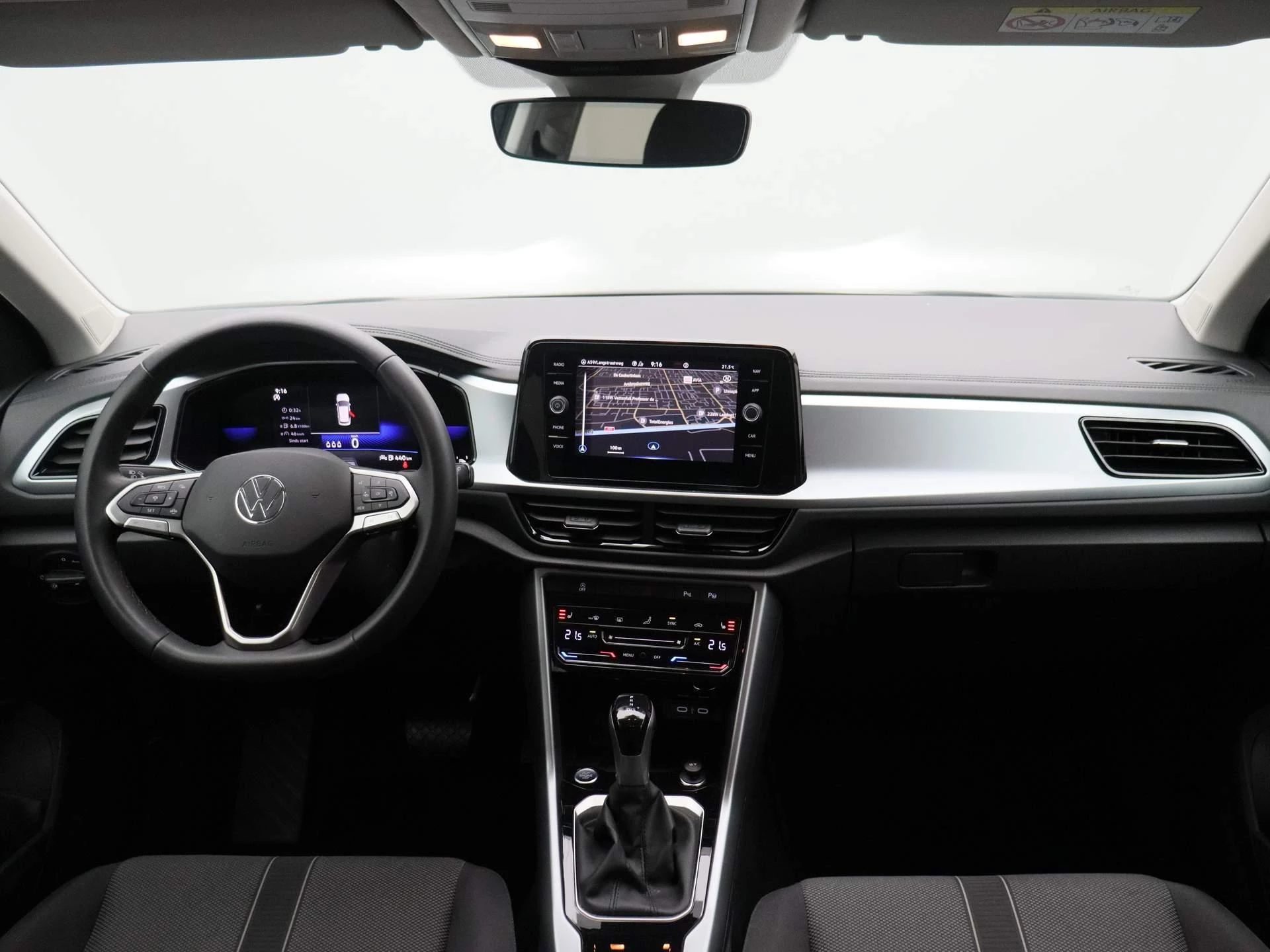 Volkswagen-T-Roc-image-30