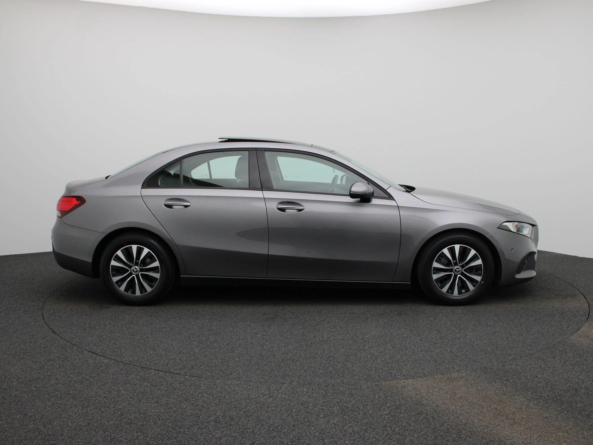 Mercedes-Benz-A-Klasse-image-5