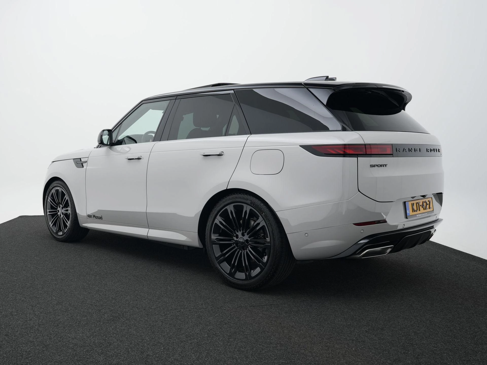Land Rover Range Rover Sport 3.0 P460e MOMENTUM EDITION