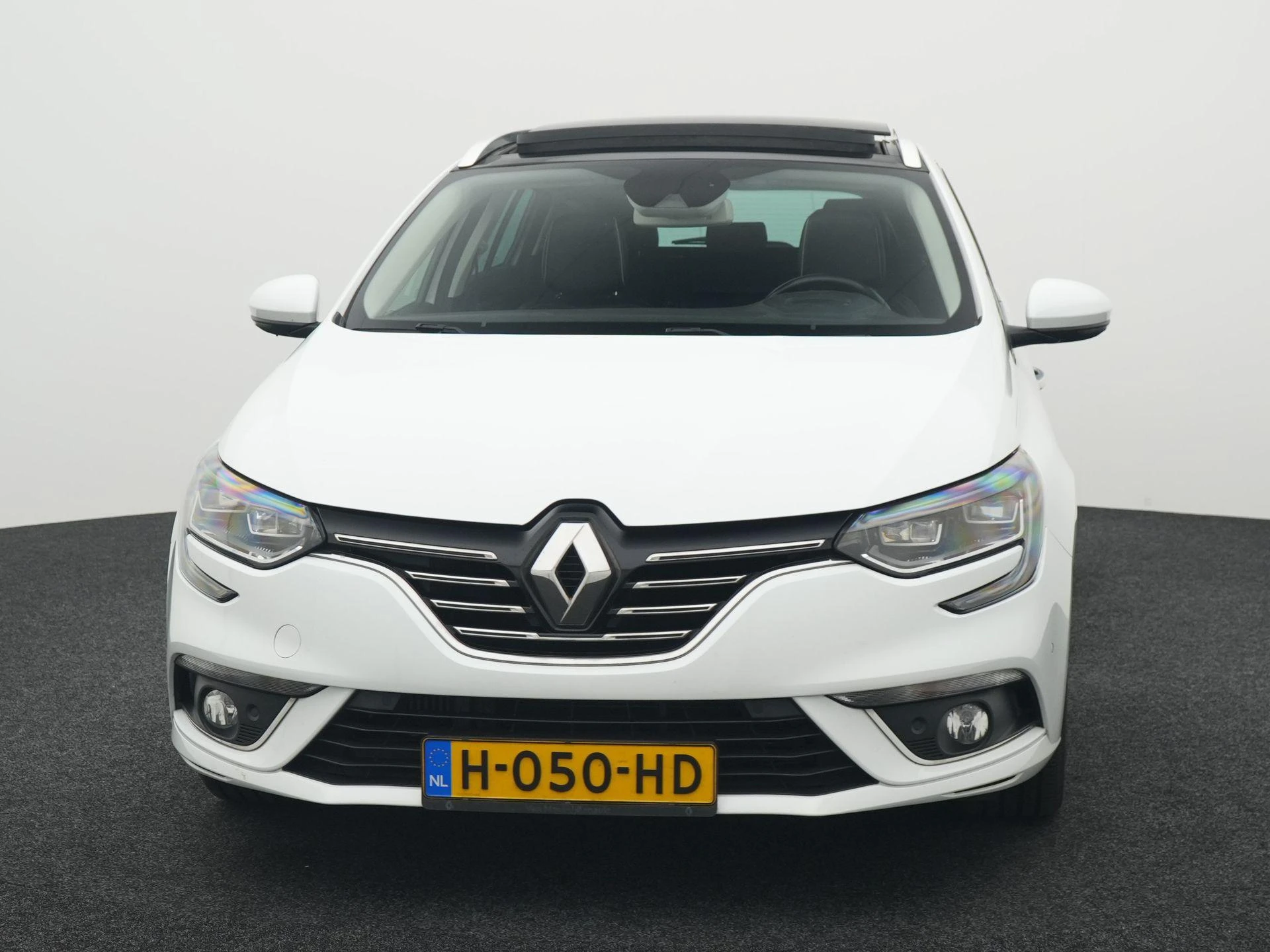 Renault-Mégane Estate-image-2