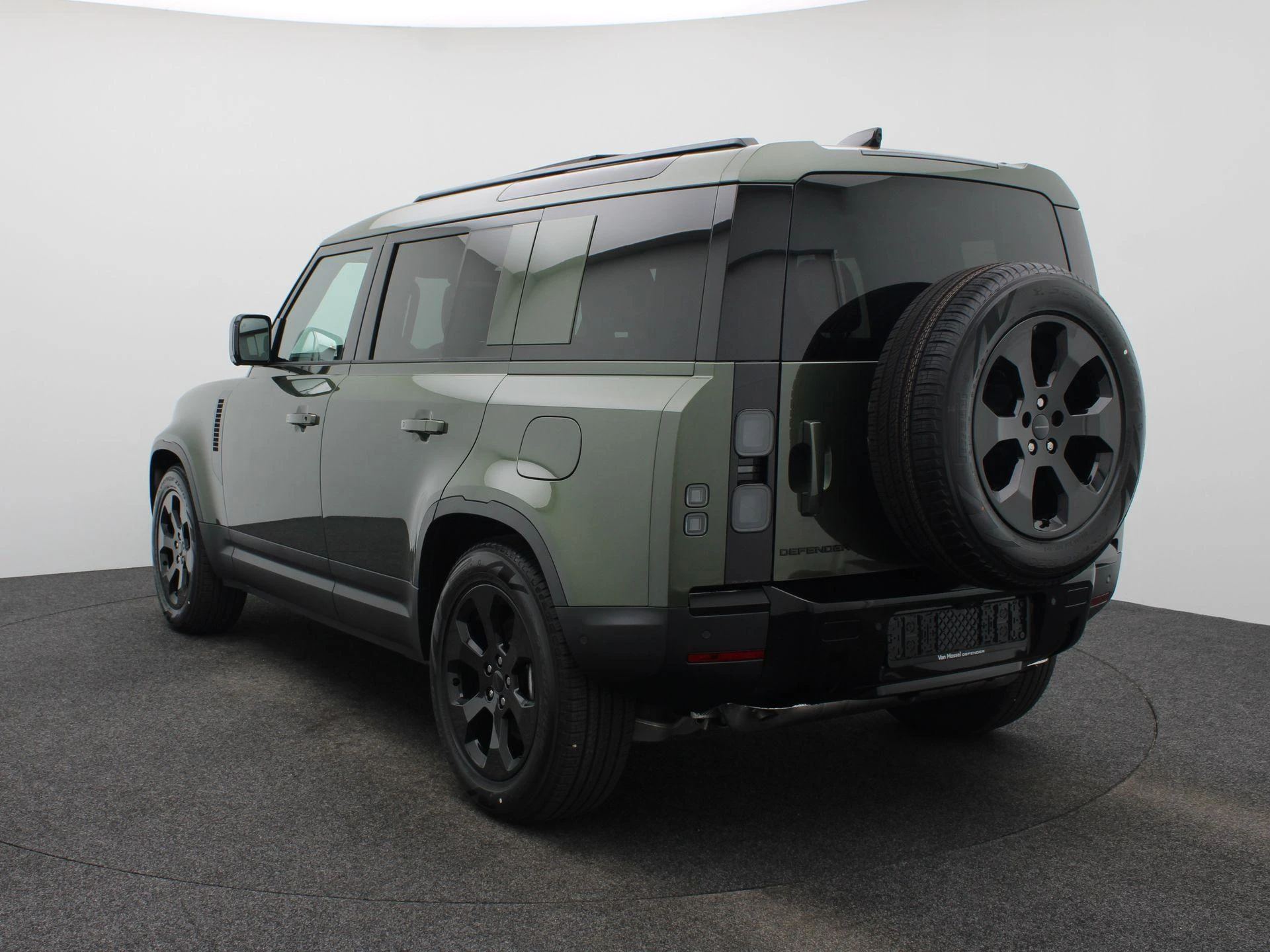 Land Rover-Defender-image-1