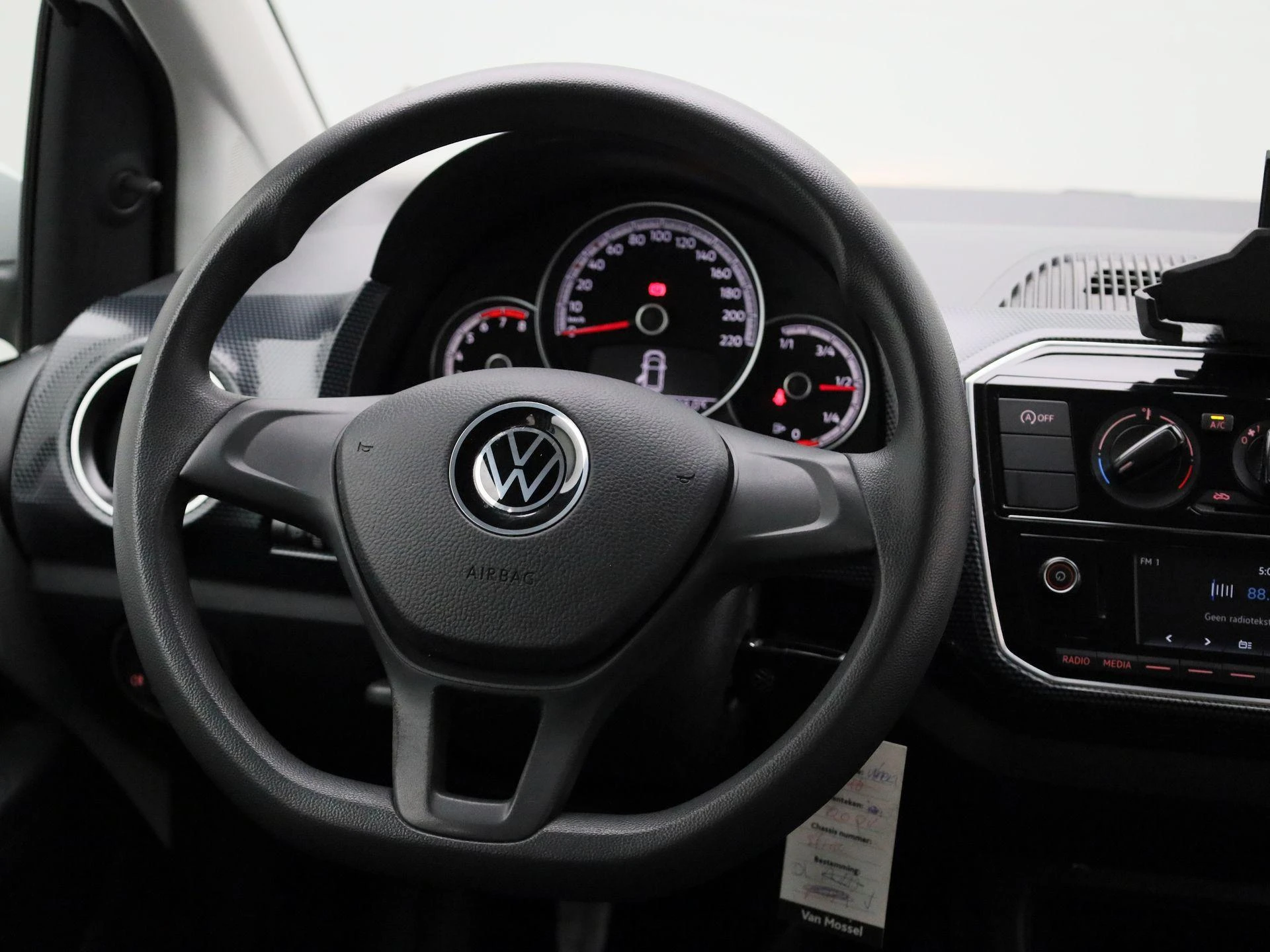 Volkswagen-up!-image-8