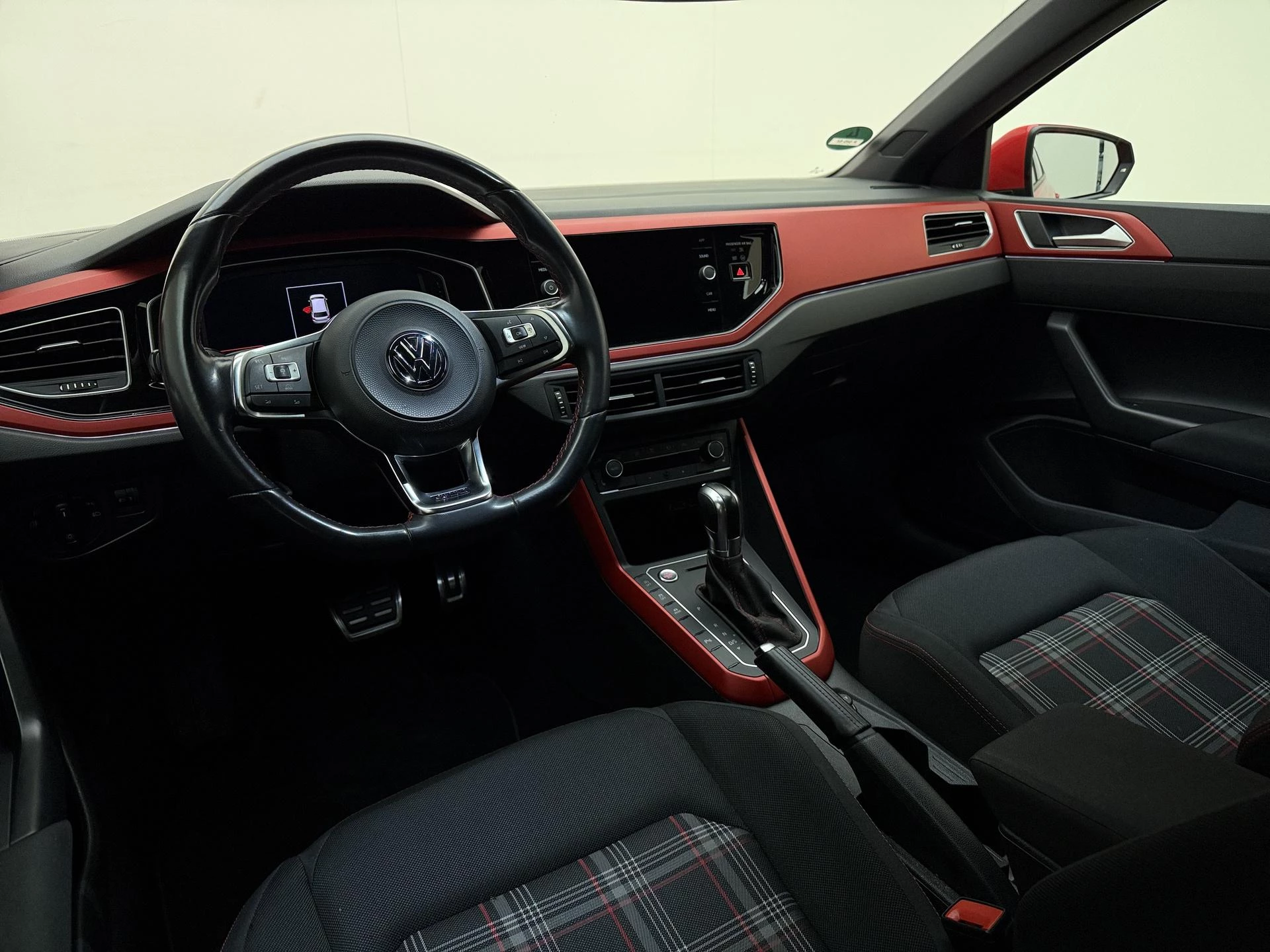 Volkswagen-Polo-image-12