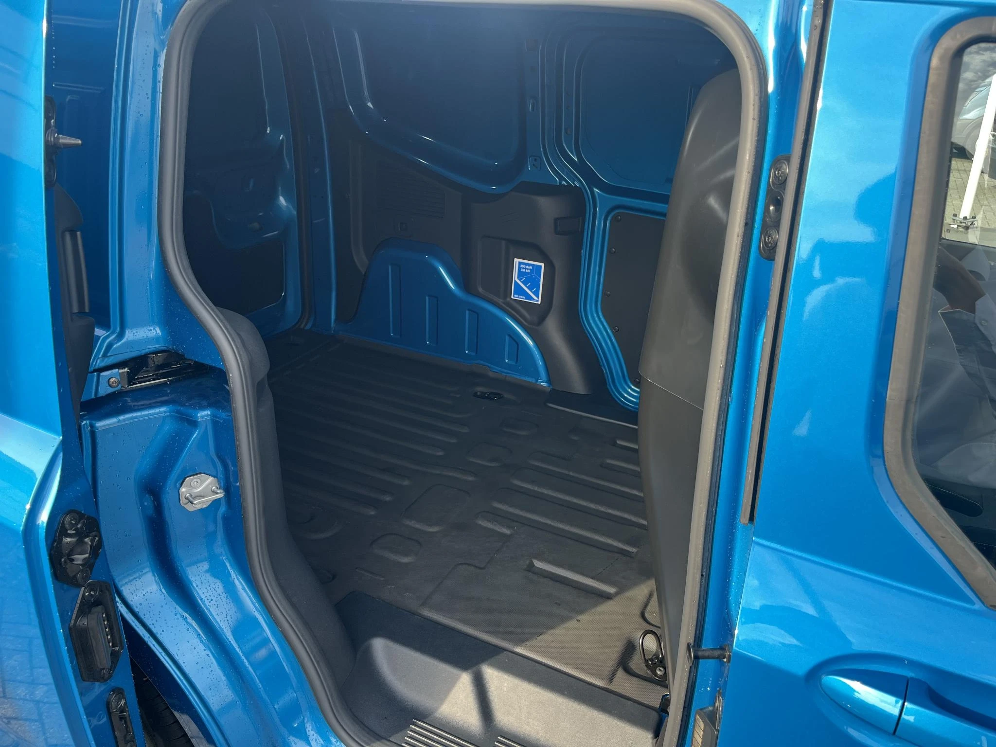 Ford-E-Transit-image-10
