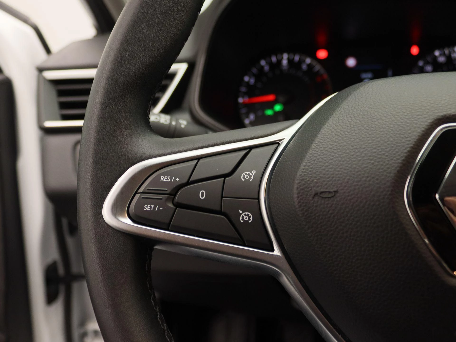 Renault-Clio-image-17