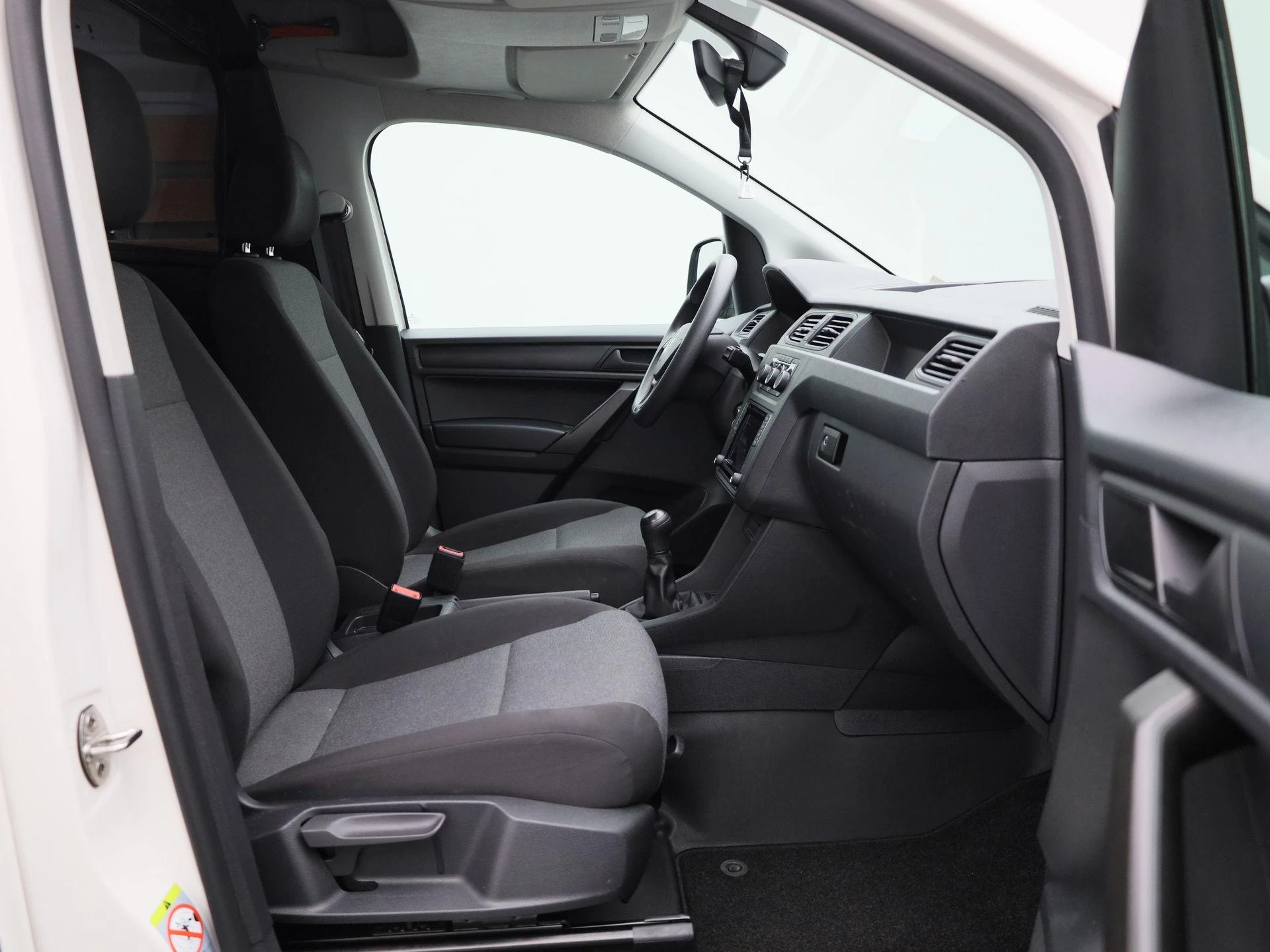 Volkswagen-Caddy-image-11