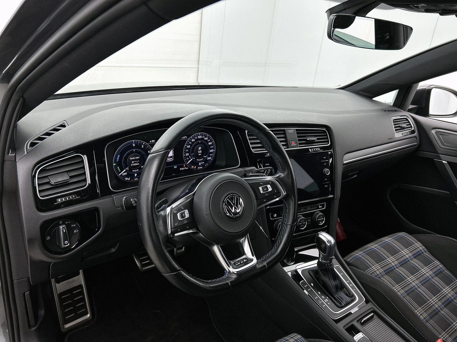 Volkswagen-Golf-image-16