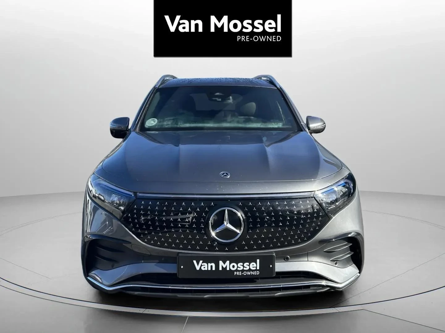 Mercedes-Benz-EQB-image-1