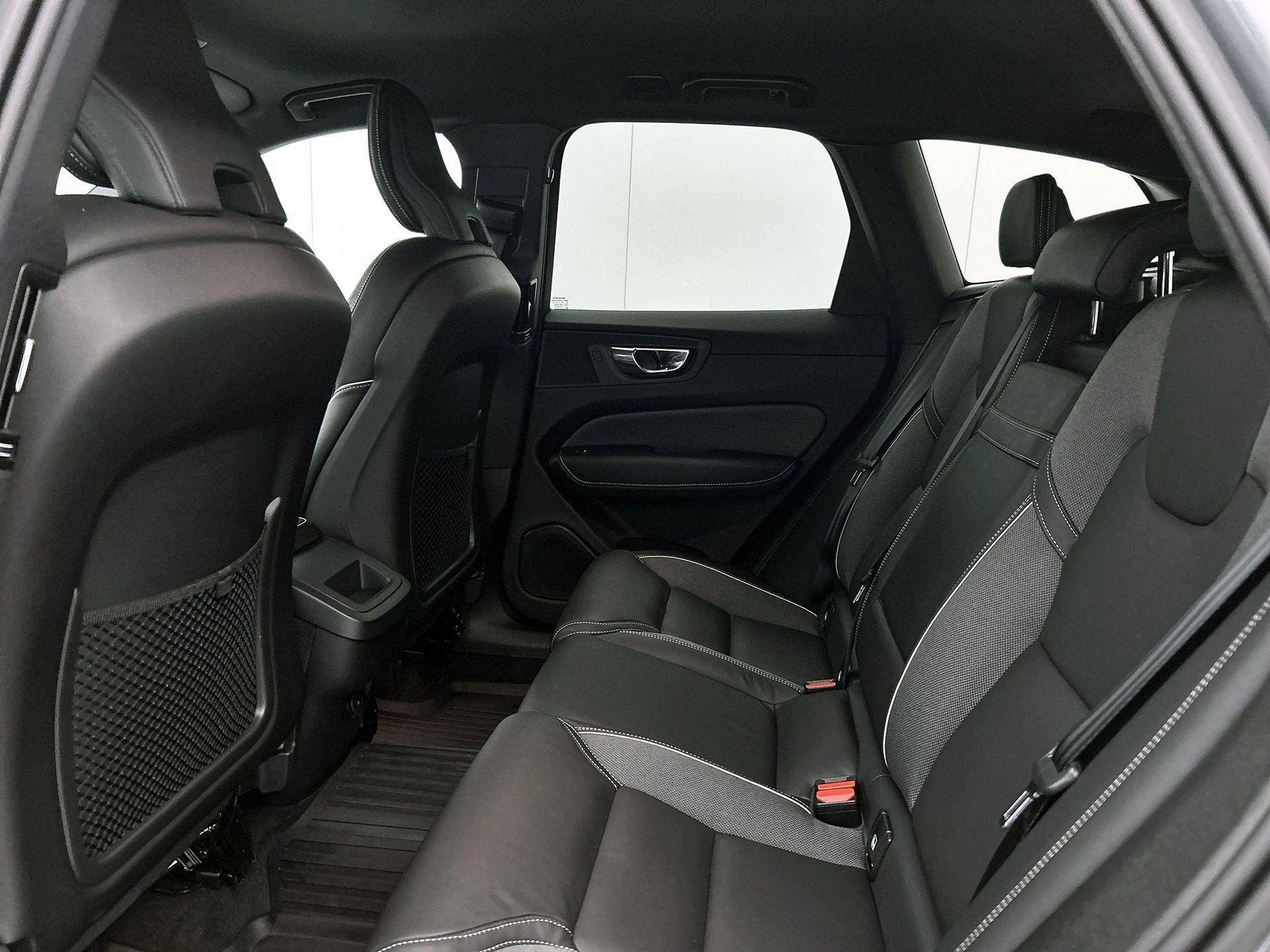 Volvo XC60 2.0 B5 R-Design