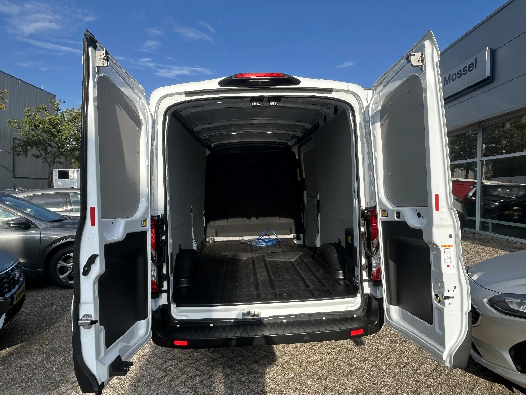 Ford-E-Transit-image-8