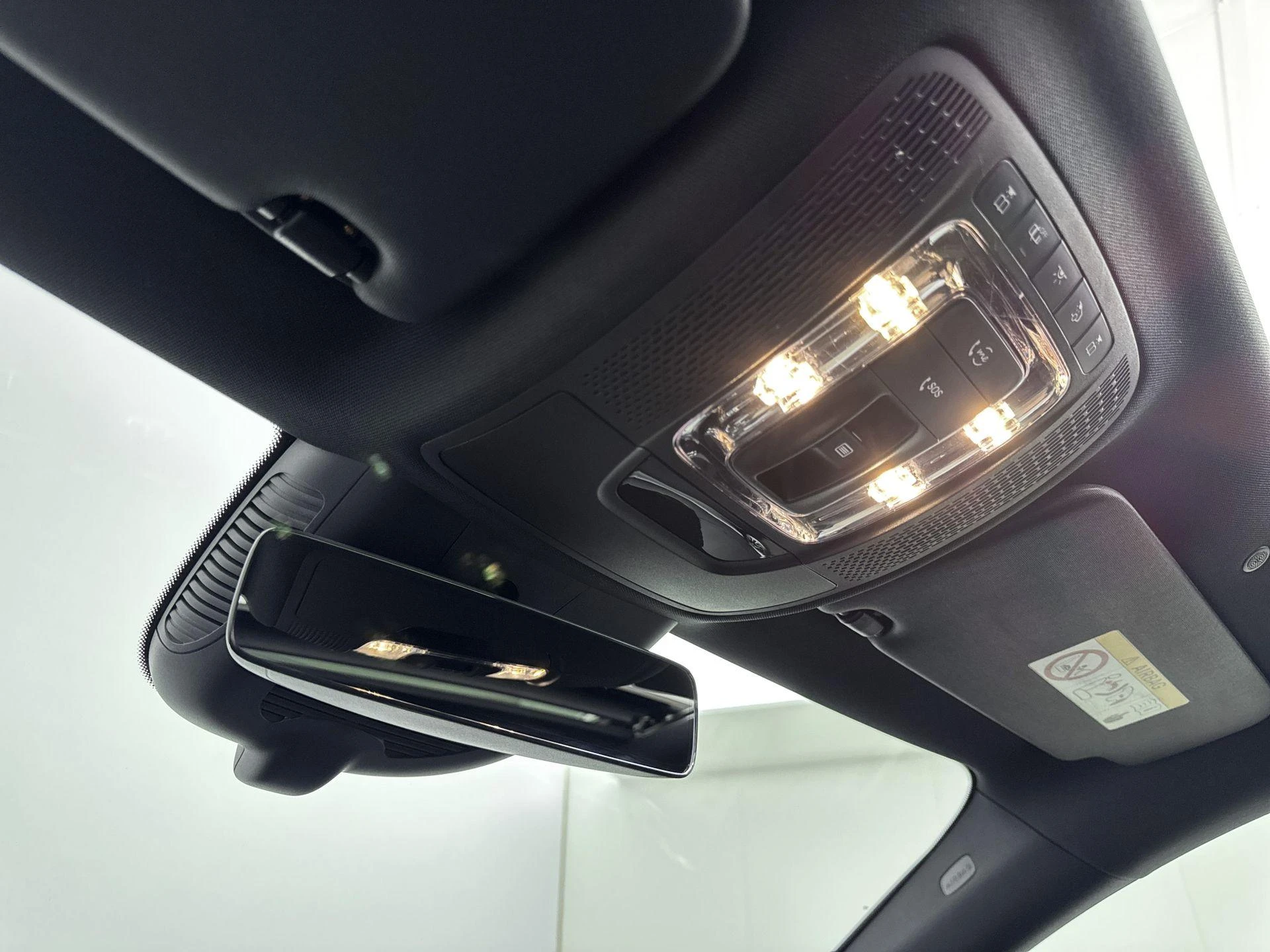 Mercedes-Benz-CLA-image-24