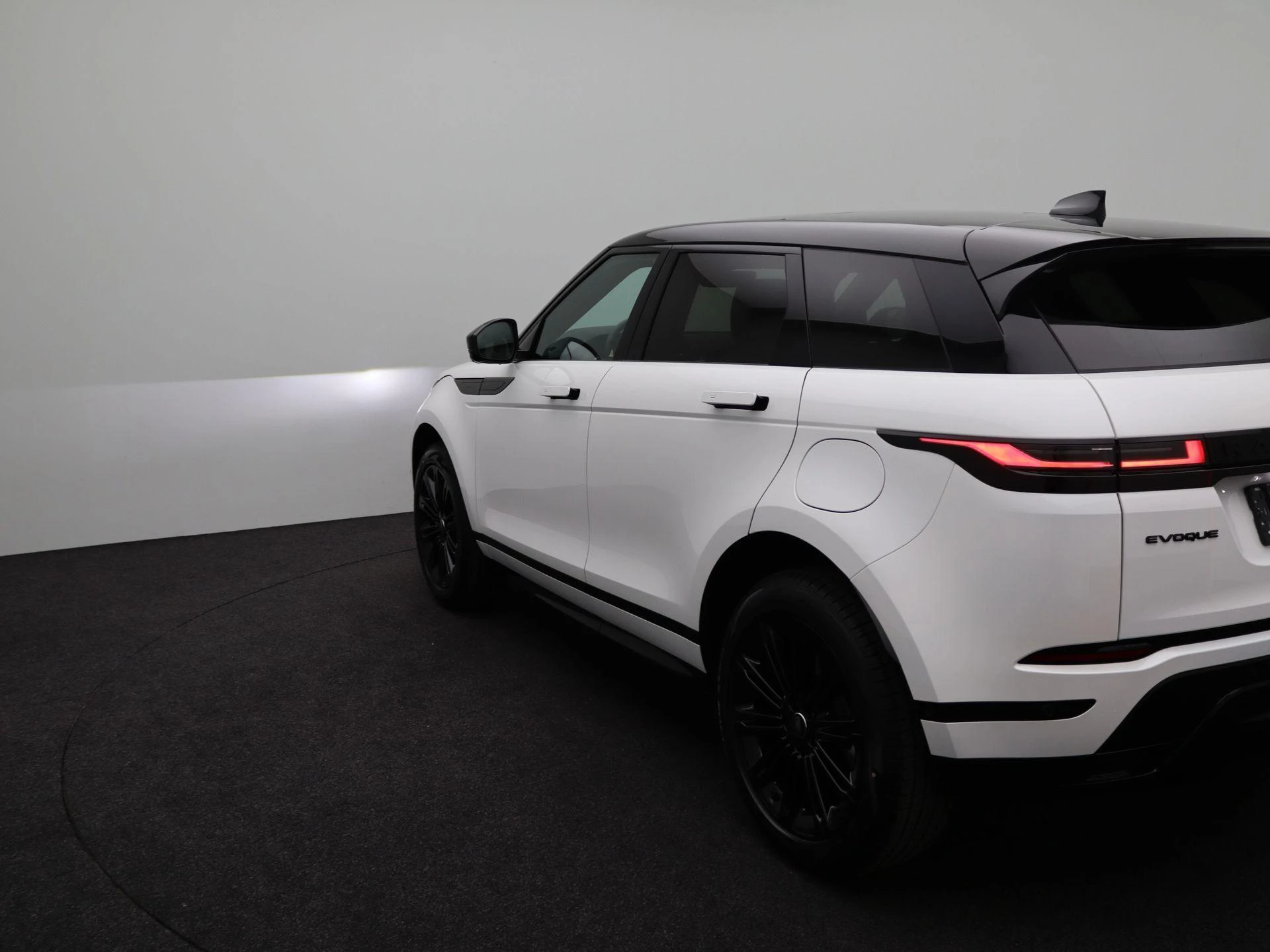 Land Rover-Range Rover Evoque-image-40