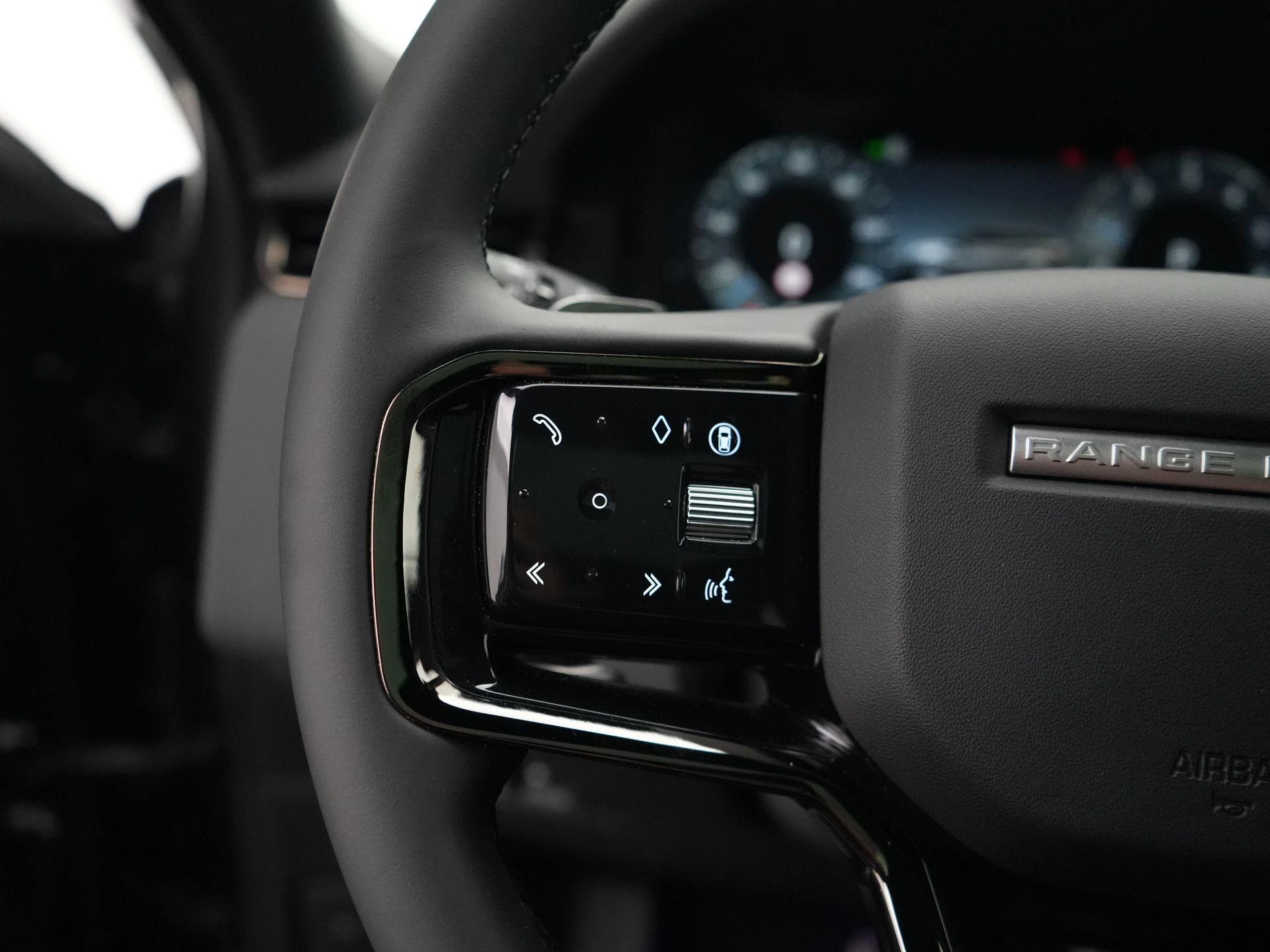 Land Rover-Range Rover Evoque-image-15