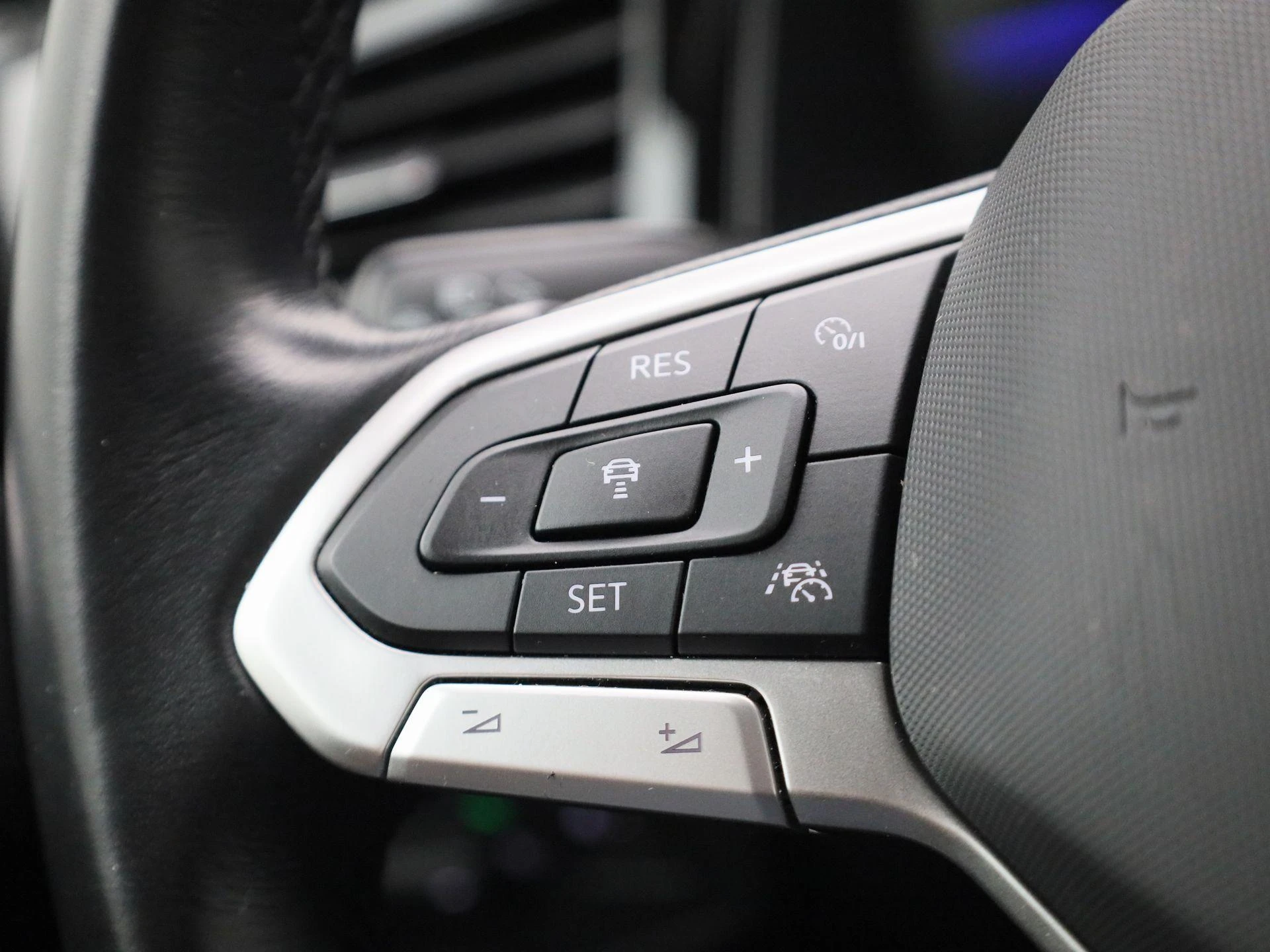 Volkswagen-Polo-image-16