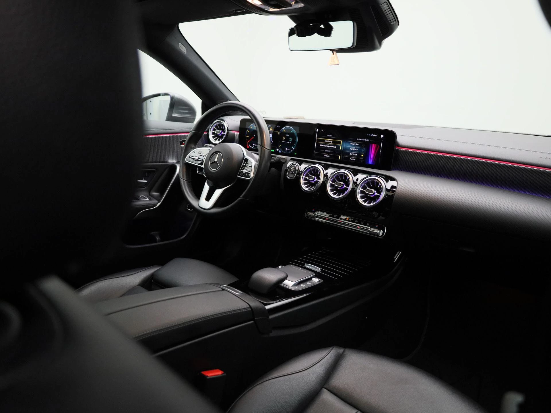 Mercedes-Benz-CLA-image-49