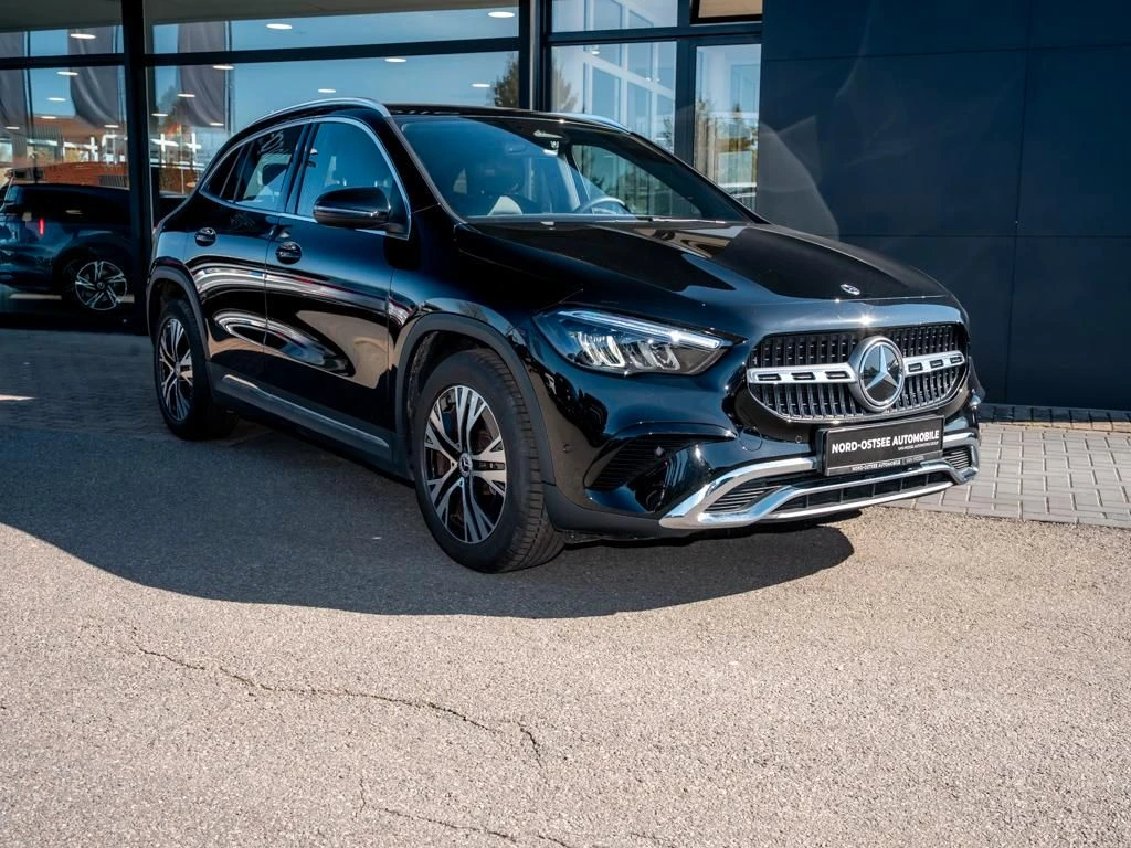 Mercedes-Benz-GLA 200 d-image-4
