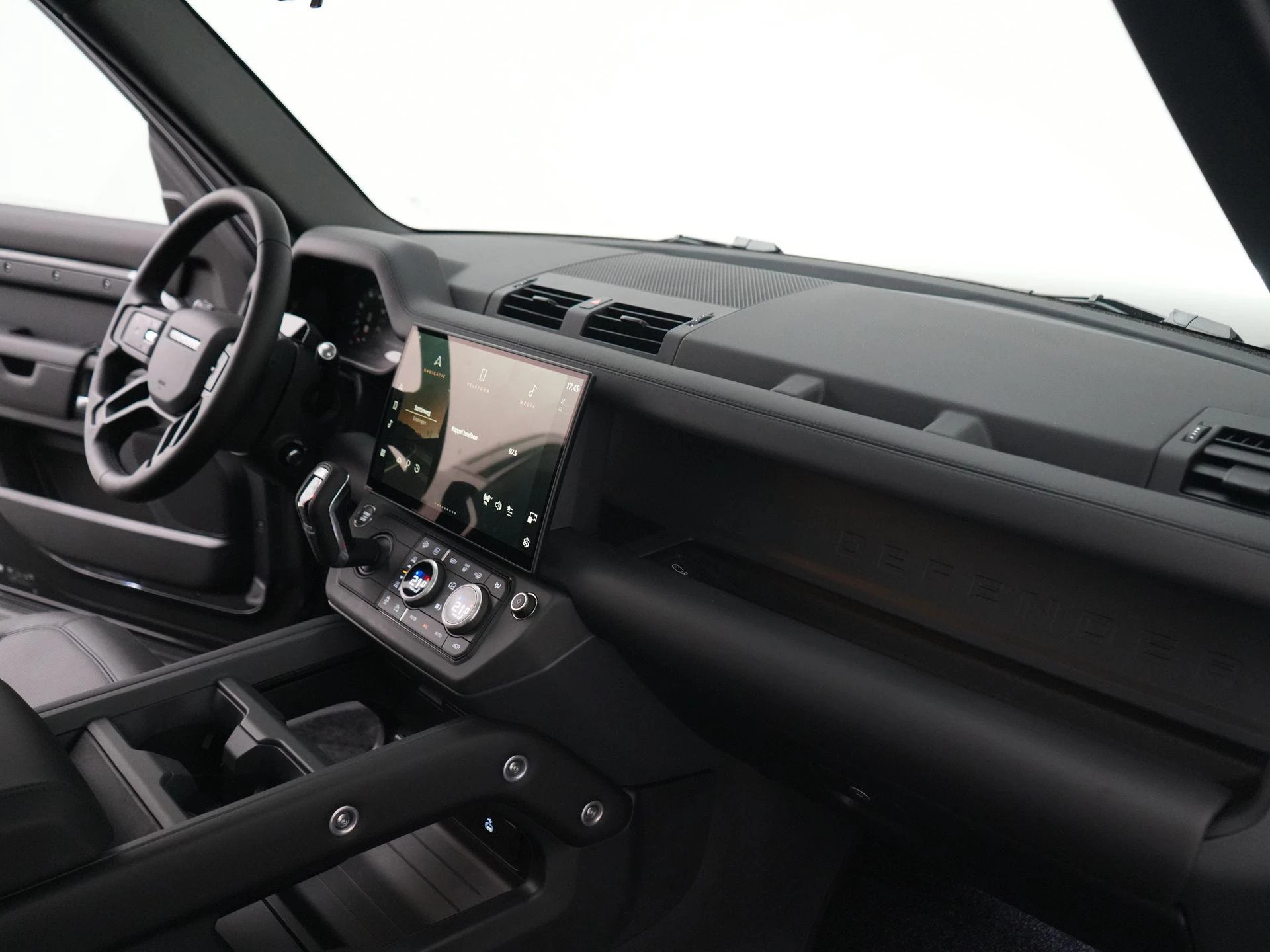 Land Rover Defender 2.0 P300e 110 HSE Dynamic Edition