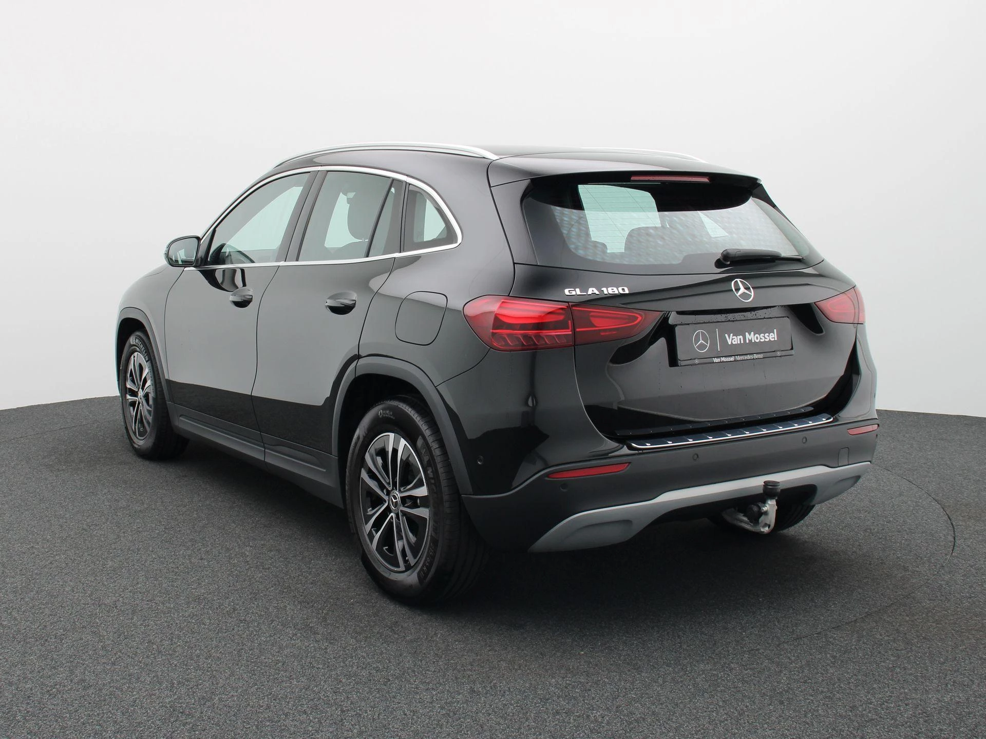 Mercedes-Benz GLA 180 Business Line + TREKHAAK + CAMERA + SENSOREN +