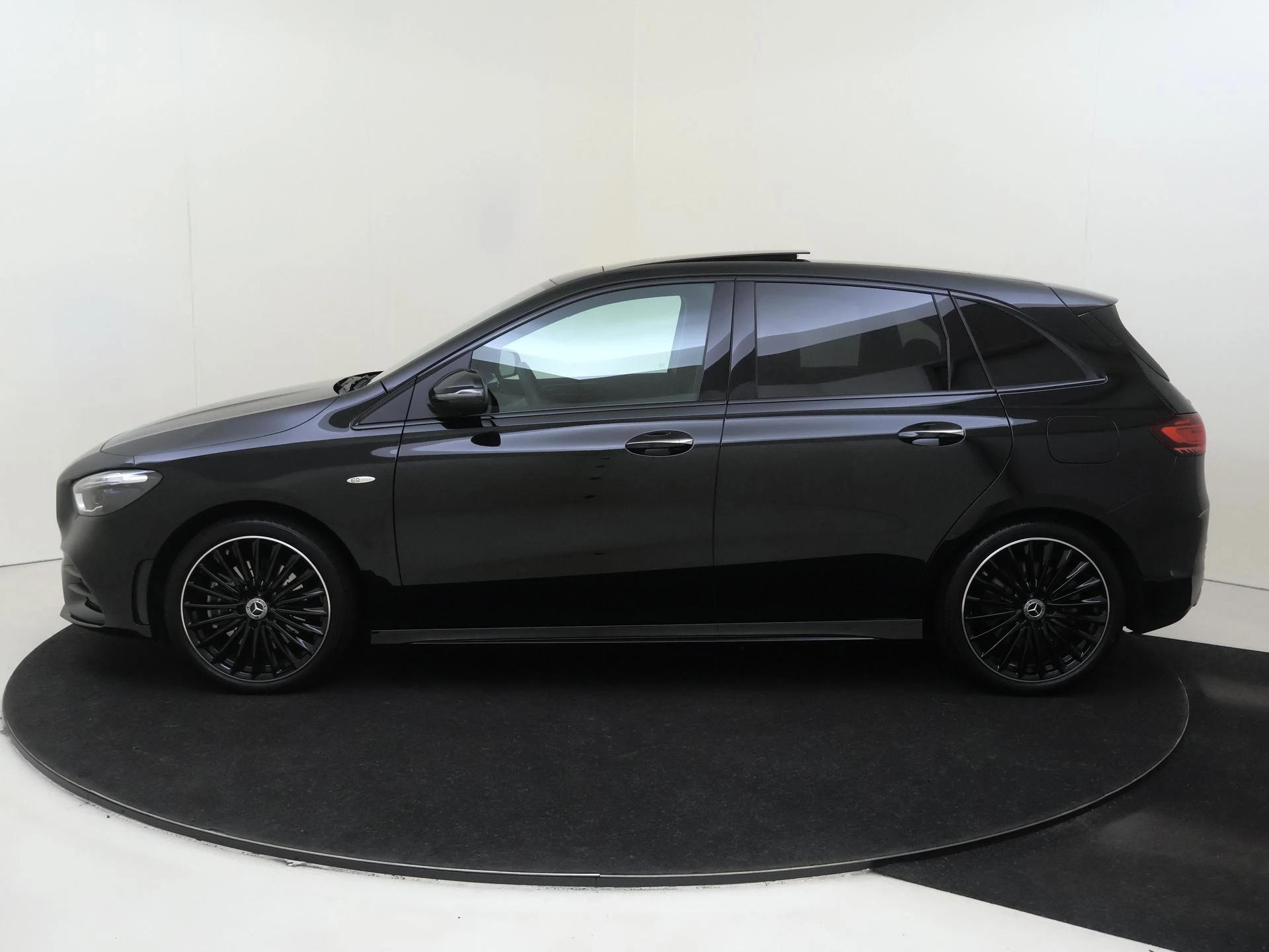 Mercedes-Benz-B-Klasse-image-7