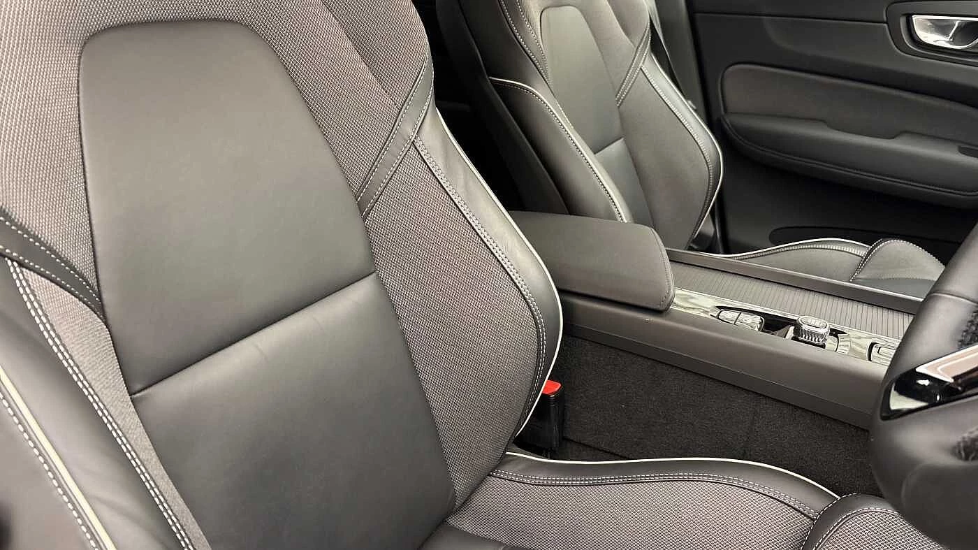 Volvo XC60 T6 AWD PHEV Recharge Black Edition Plus